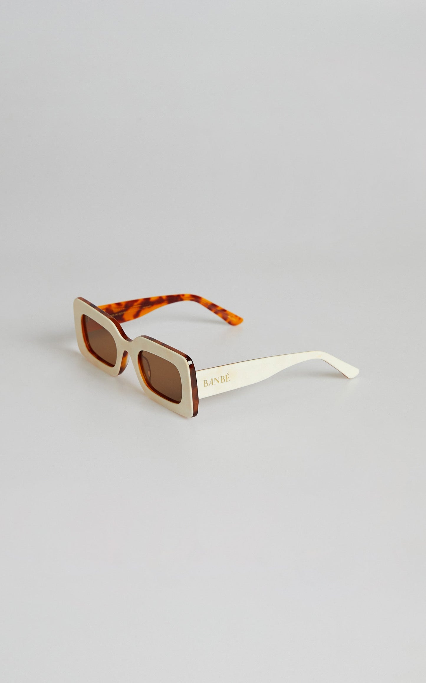 Banbe Eyewear - The Jones Sunglasses in Ivory/Maple Tort-Brown