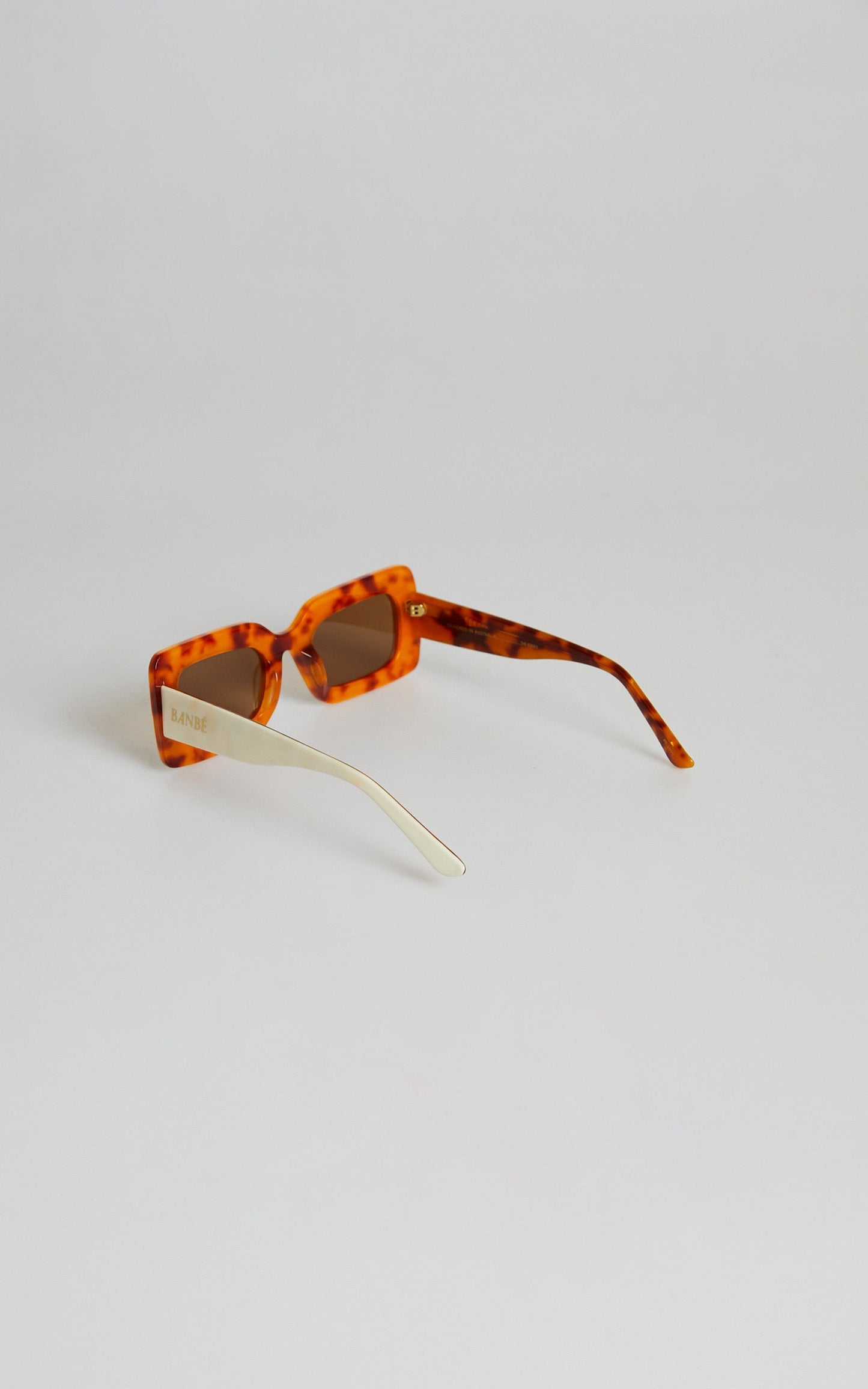 Banbe Eyewear - The Jones Sunglasses in Ivory/Maple Tort-Brown