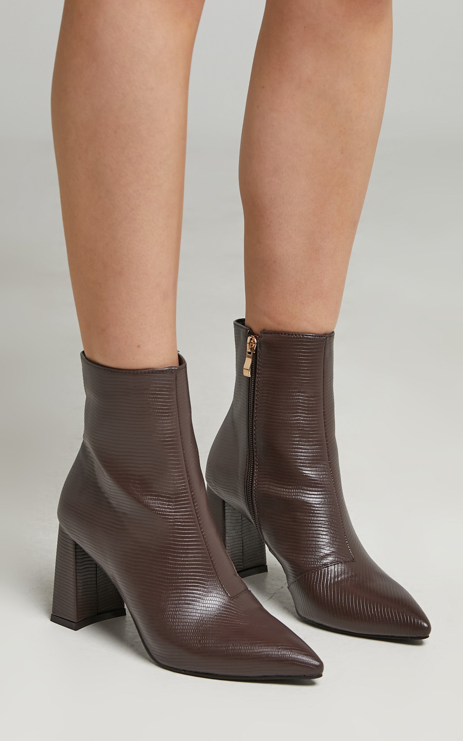 Billini - ELKE Boots in Chocolate Scale