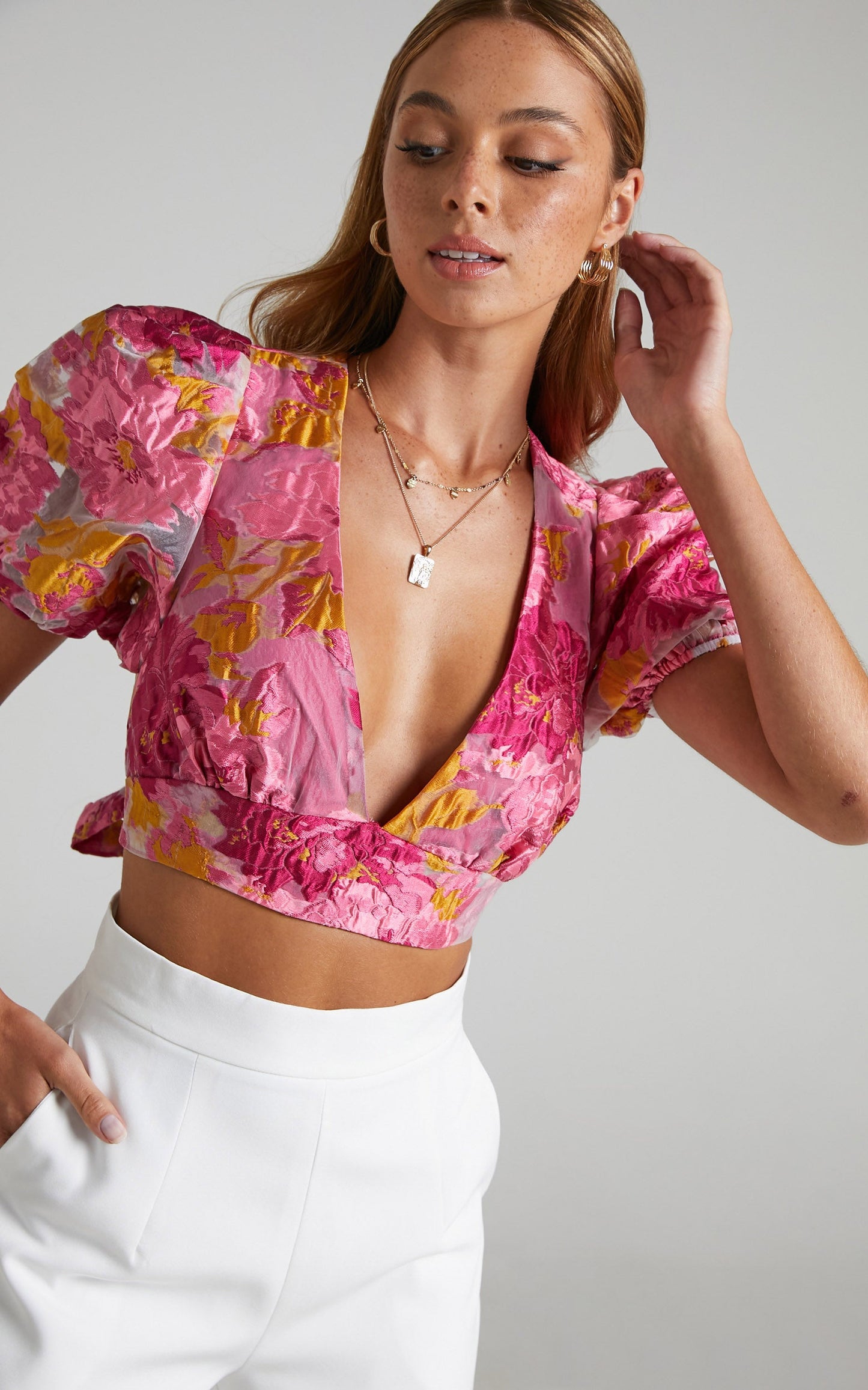 Brailey Top - Puff Sleeve Crop Top in Pink Jacquard