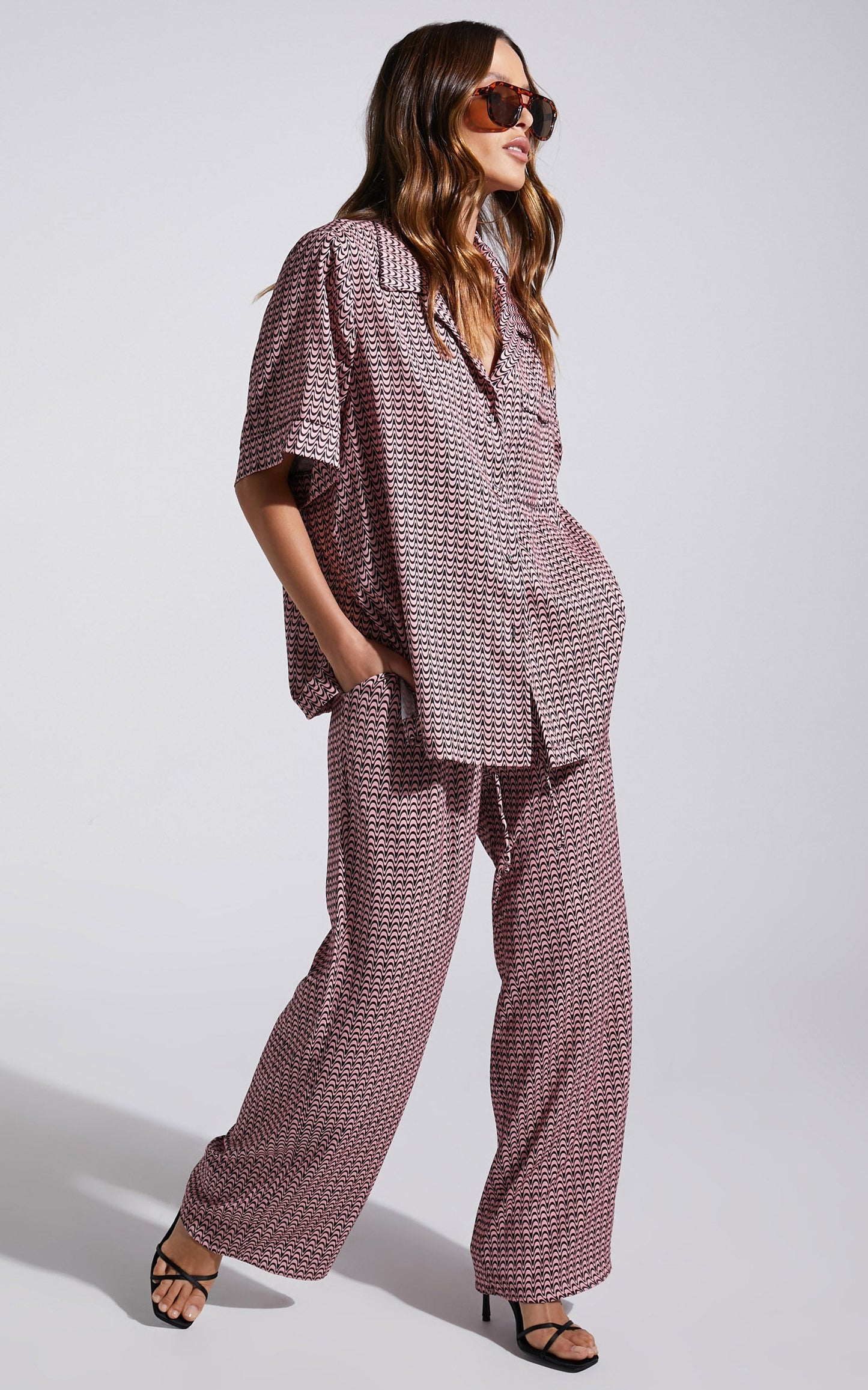 Brunita Pants - Mid Waisted Relaxed Elastic Waist Pants in Pink Wave