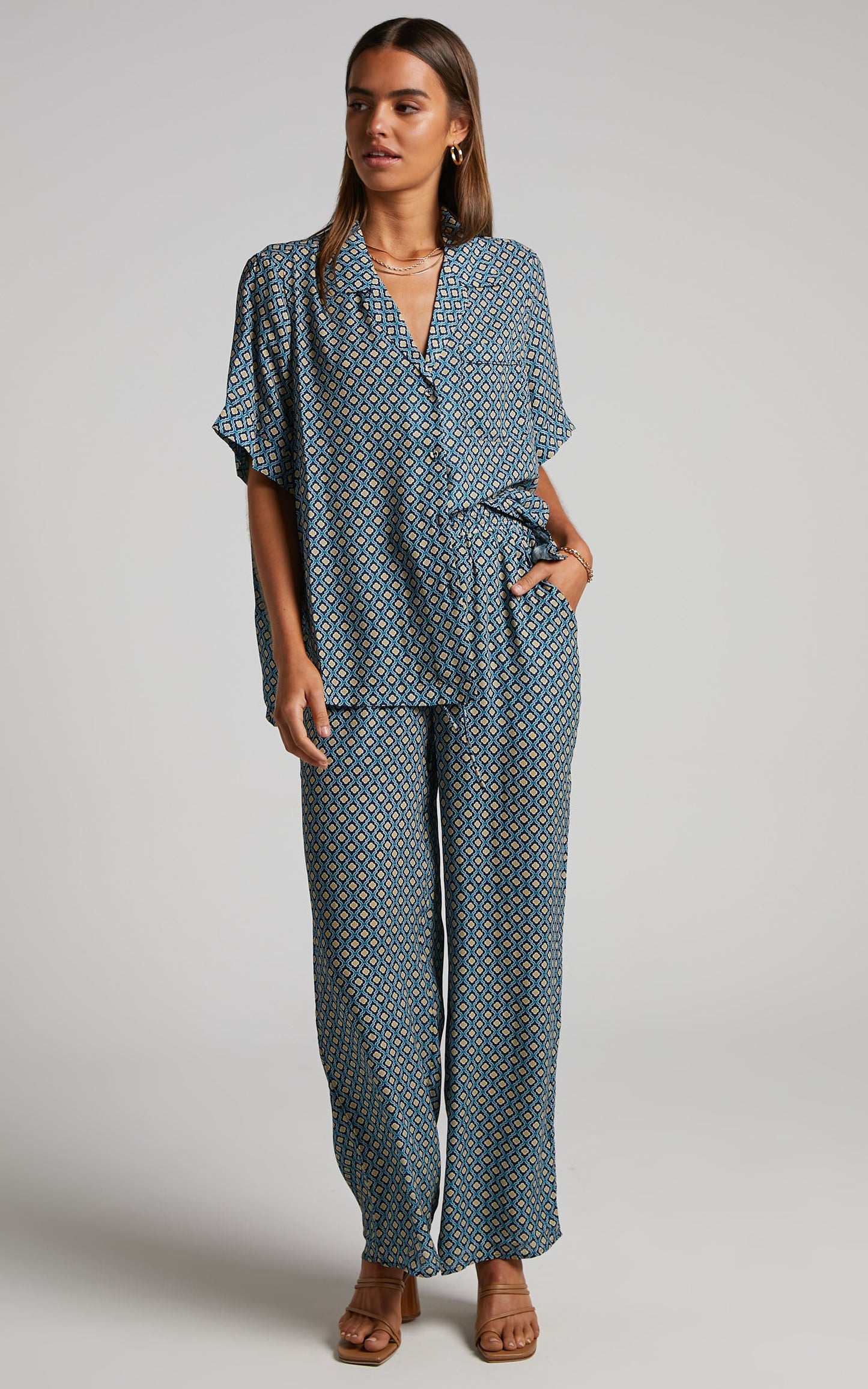 Brunita Shirt - Relaxed Short Sleeve Shirt in Tile Geo
