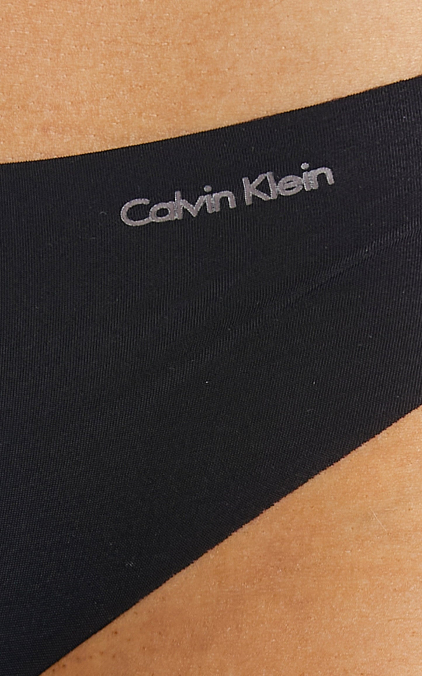 Calvin Klein - INVISIBLES THONG in Black