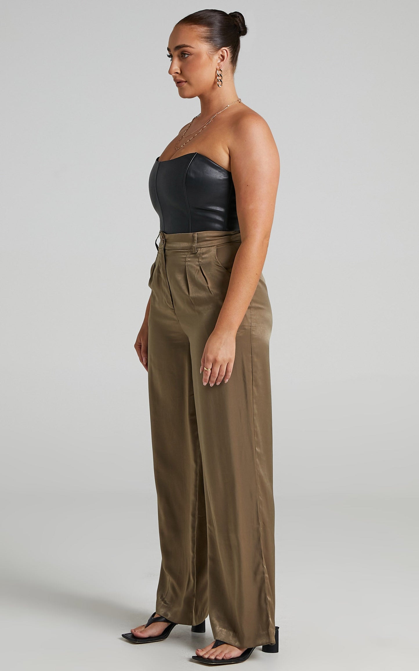 Carrey Pants - Tailored Wide Leg Pants in Khaki