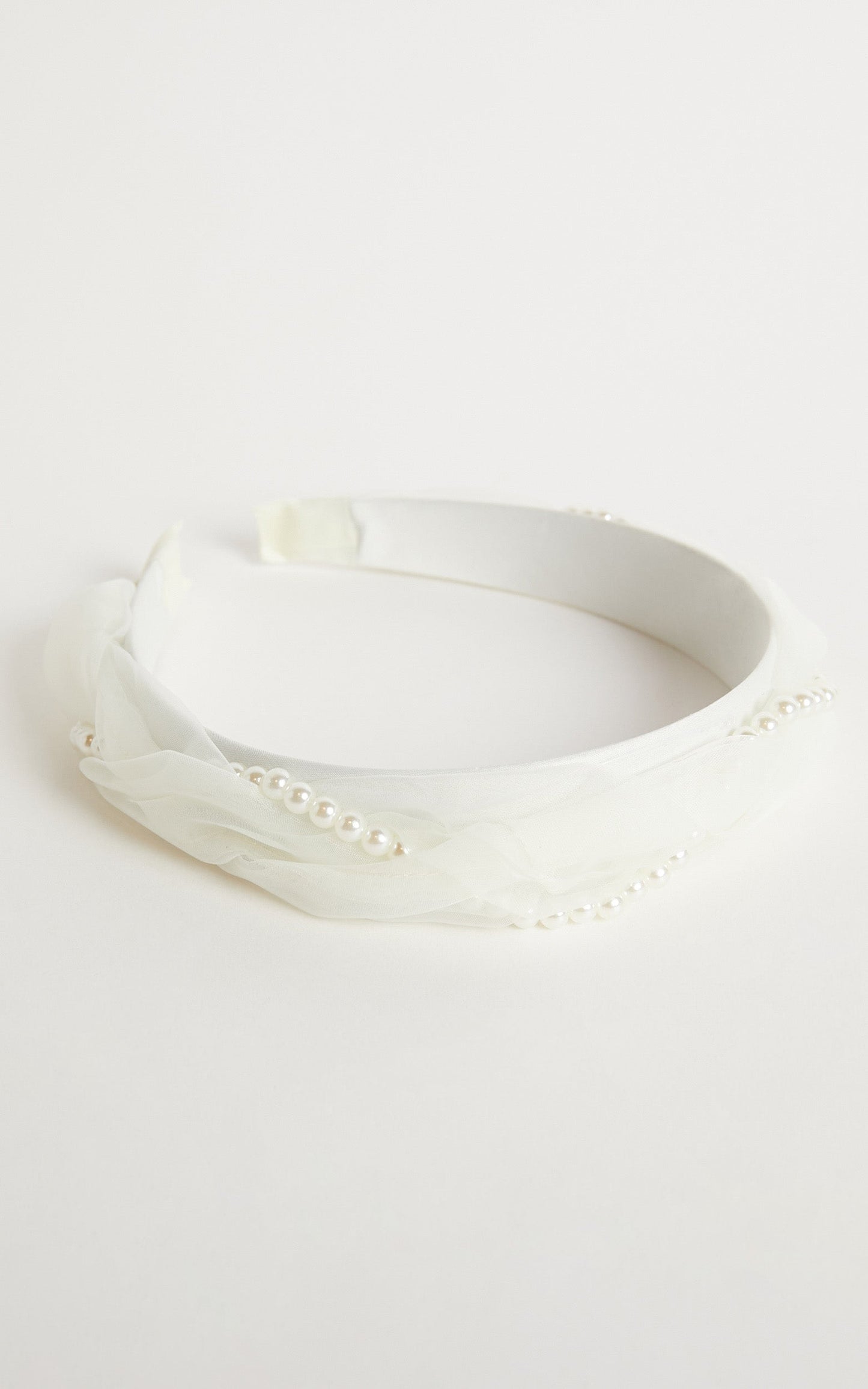 Ceira Lace Pearl Headband in White Pearl