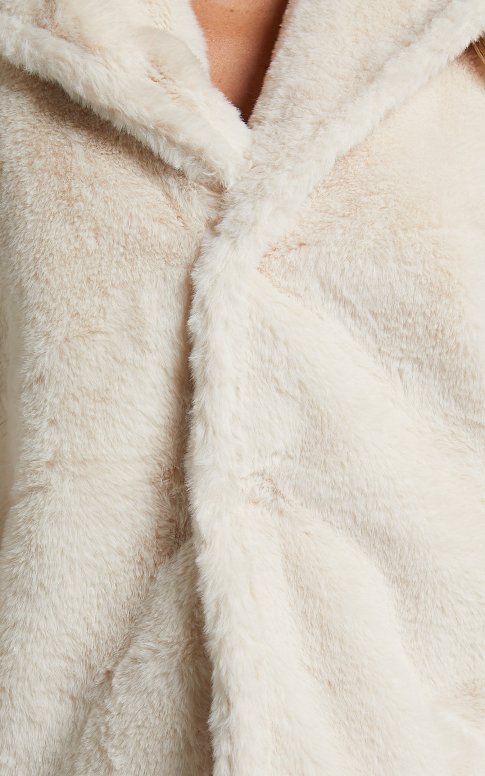 Cezziah Jacket - Faux Fur Jacket in Cream