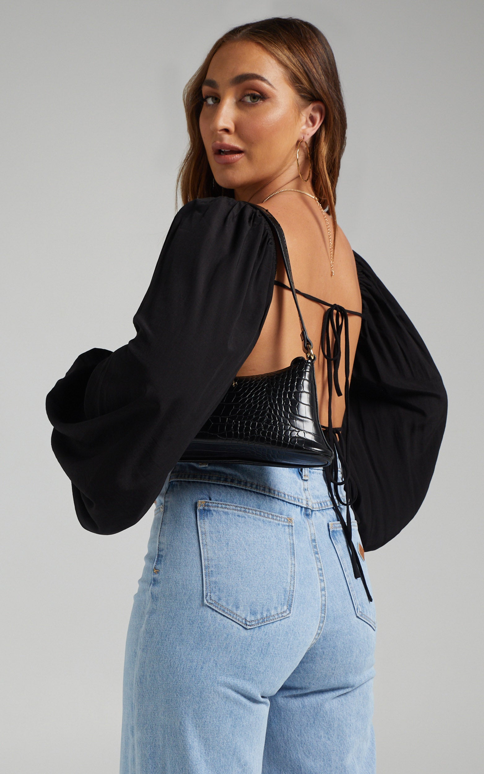 Shantal Balloon Sleeve Open Back Crop Top in Black