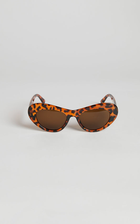 Merry Rounded Cat Eye Sunglasses in Tortoiseshell
