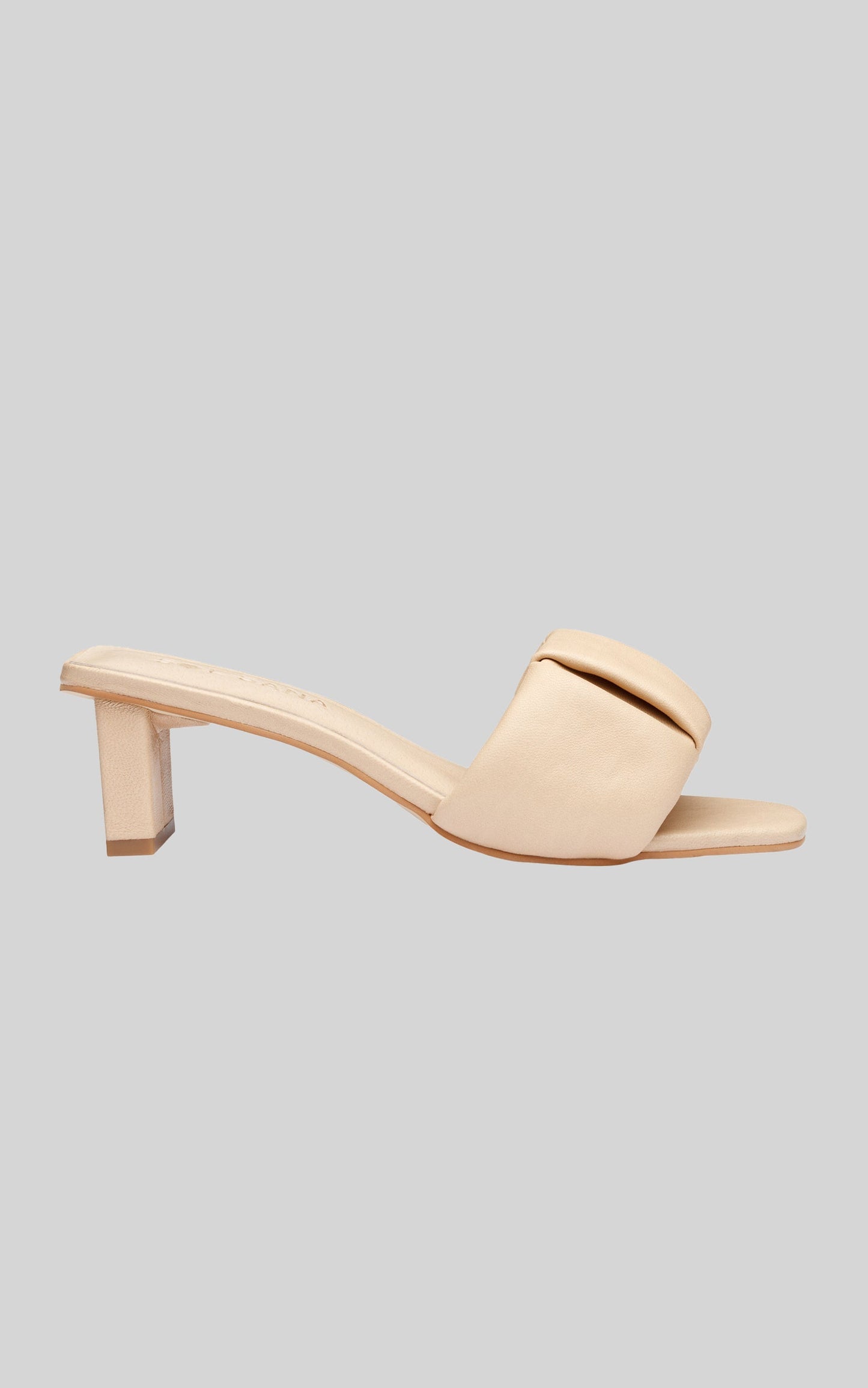 Sol Sana - Desiree Mule in Nude