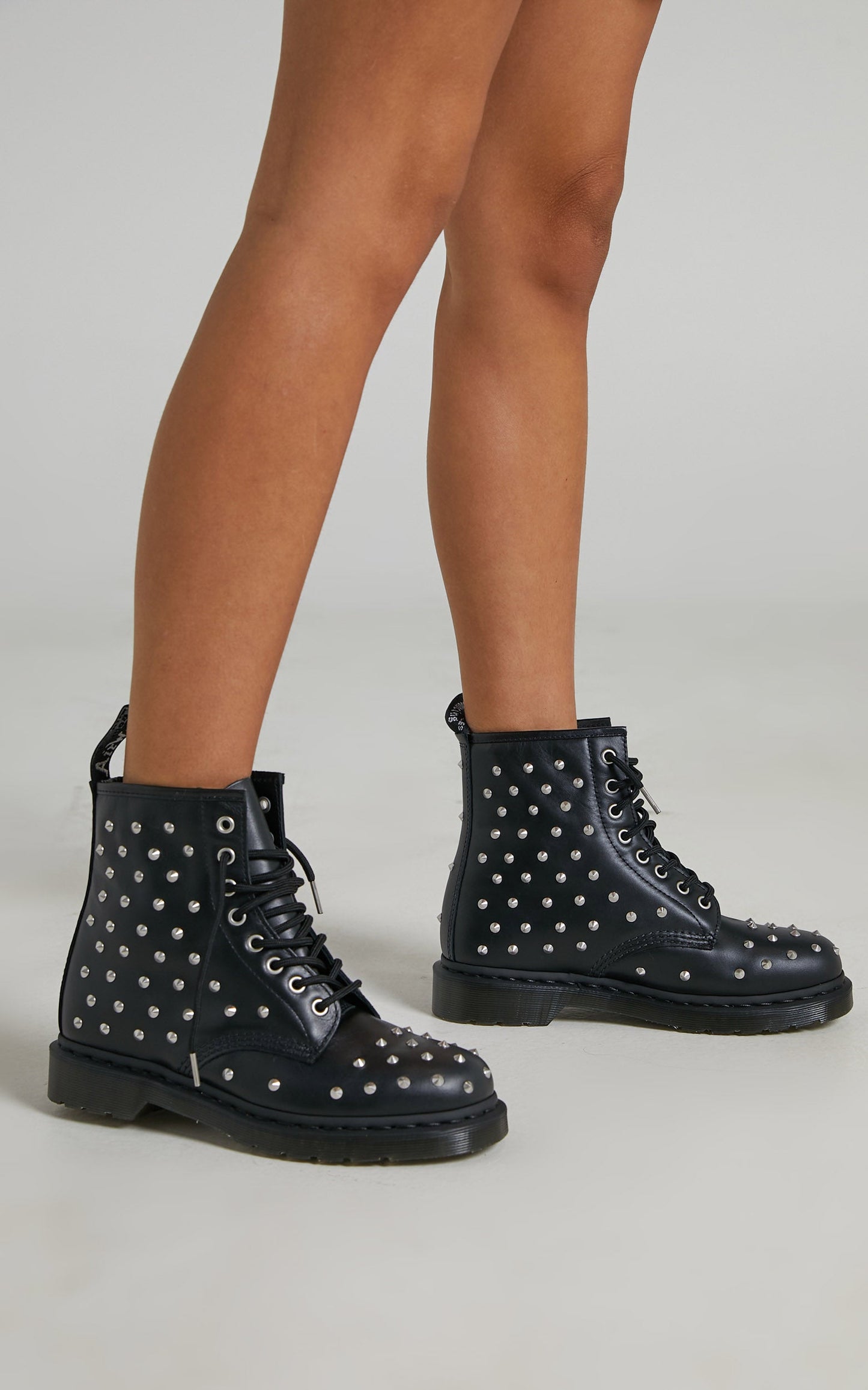 Dr. Martens - 1460 STUD Boots in Black Wanama