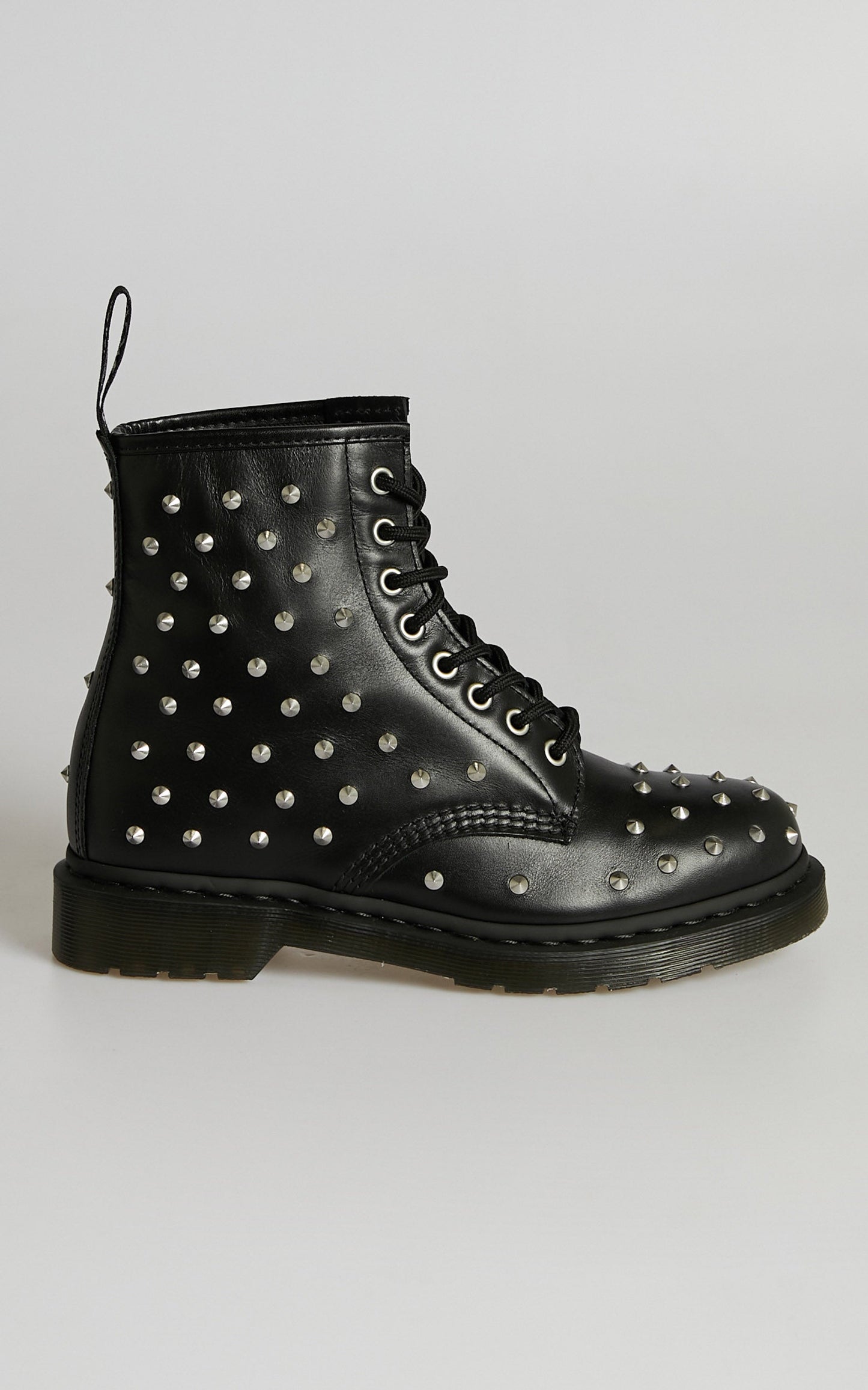 Dr. Martens - 1460 STUD Boots in Black Wanama