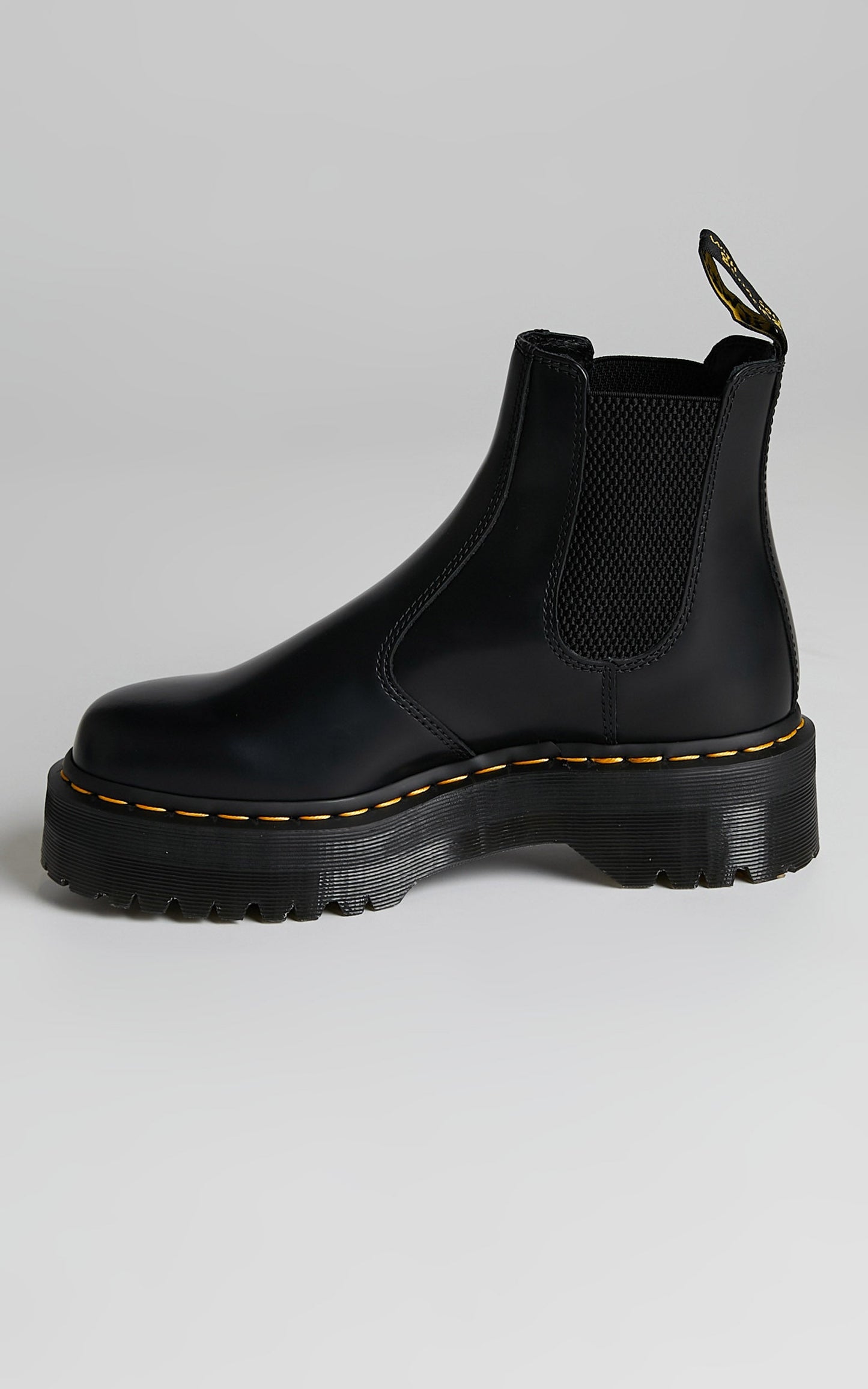 Dr. Martens - 2976 Quad Chelsea Boots in Black Polished Smooth