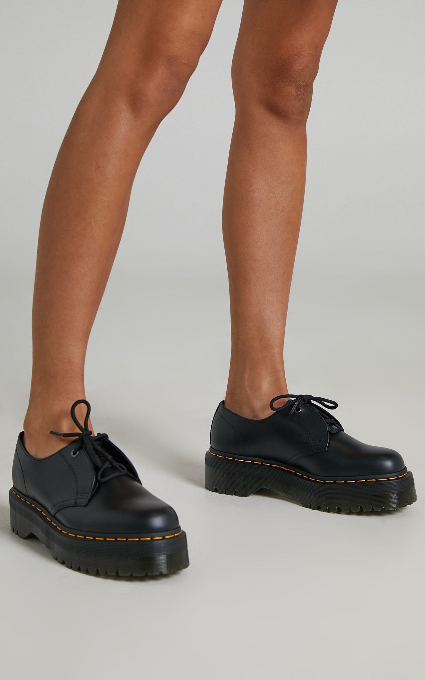 Dr. Martens - JARRICK LO 3 TIE SHOE in Black Smooth