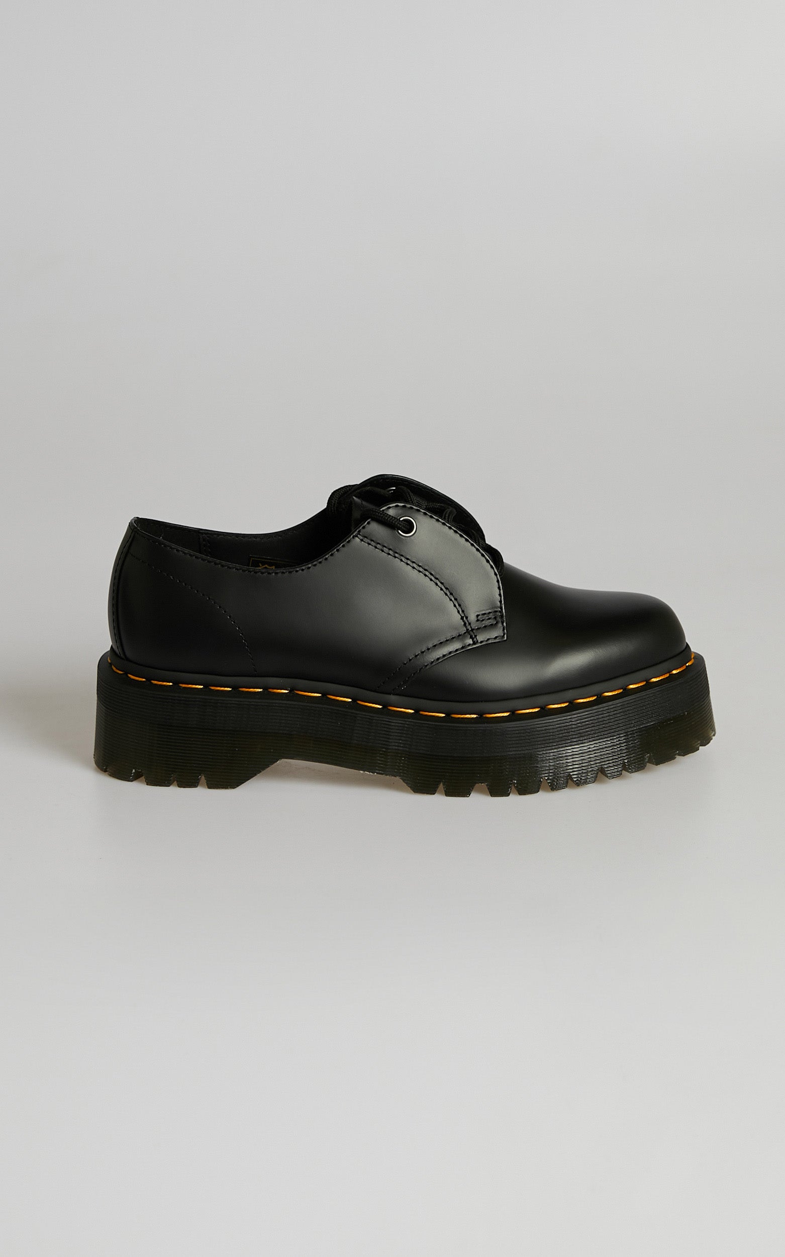 Dr. Martens - JARRICK LO 3 TIE SHOE in Black Smooth