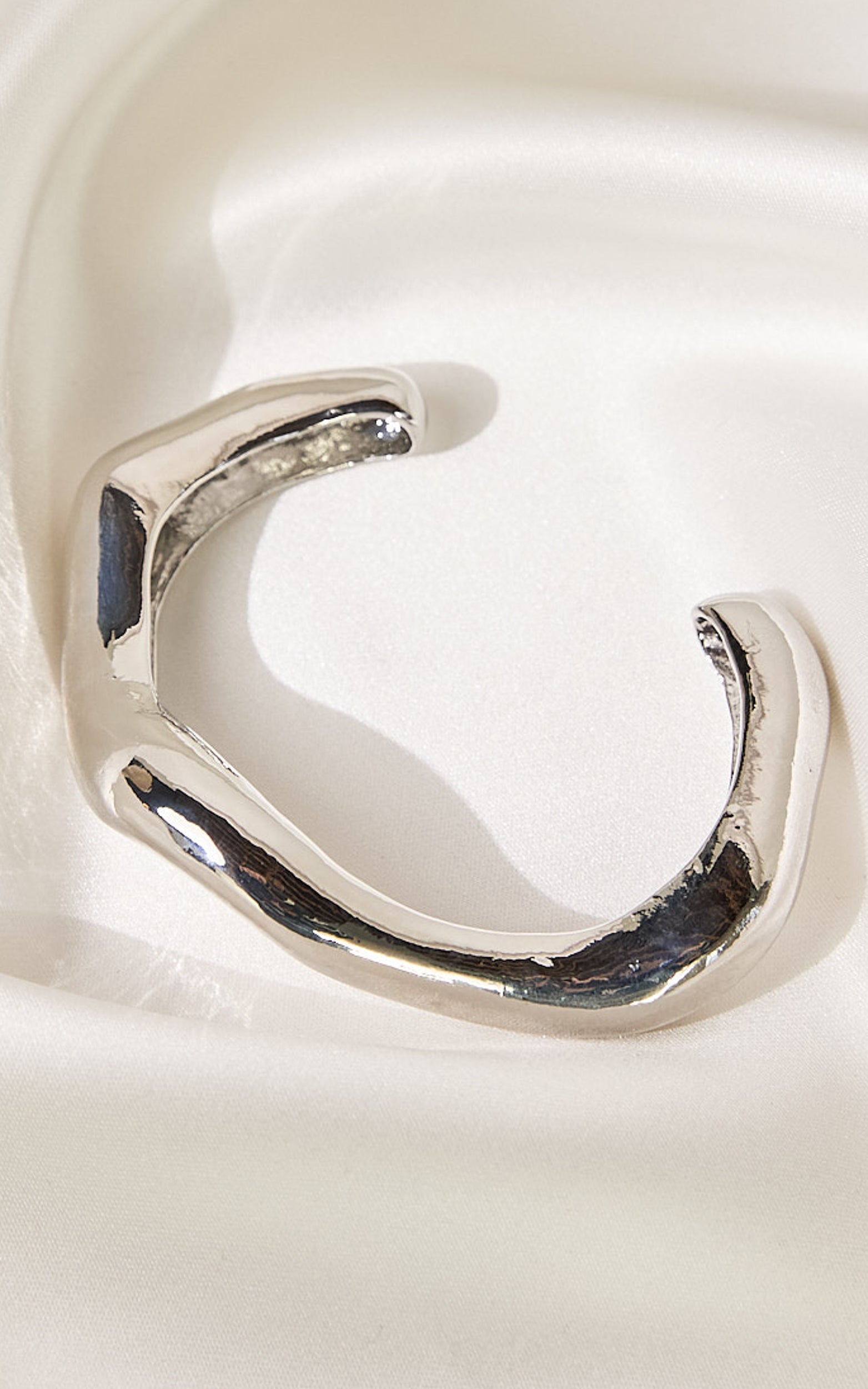 Effie Braclet - Chunky Wave Bangle in Silver