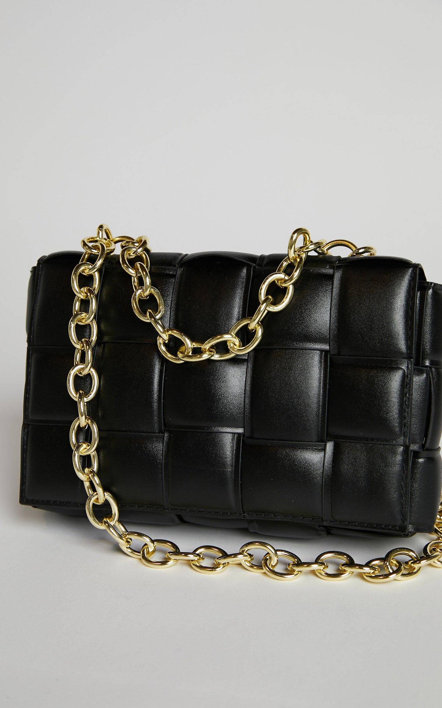 Evedna Gold Chain Weave Bag in Black