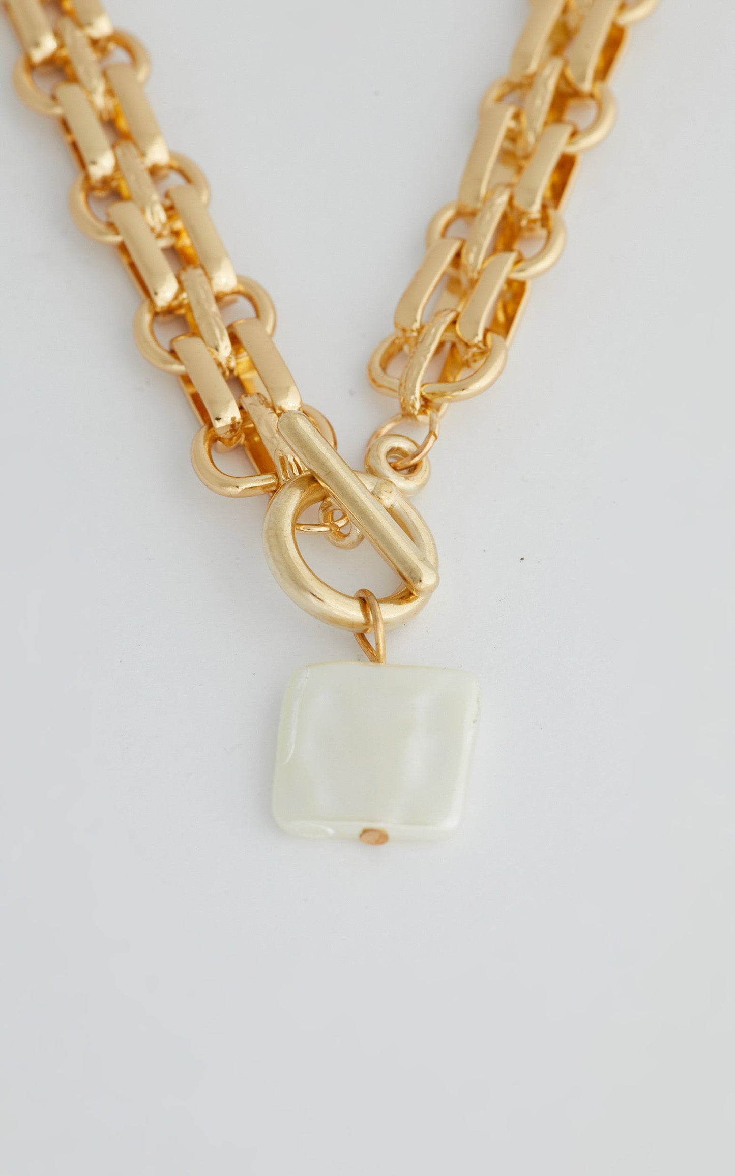 Farren Necklace in Gold