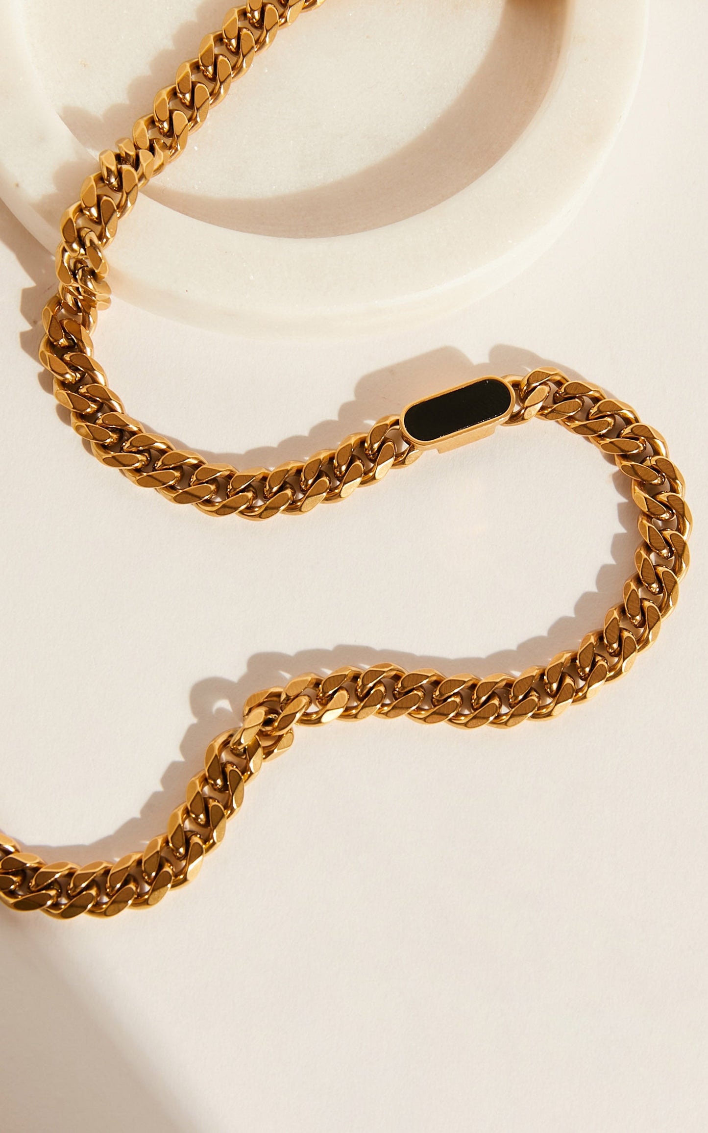 Finlay Black Pendant Chain Necklace in Gold