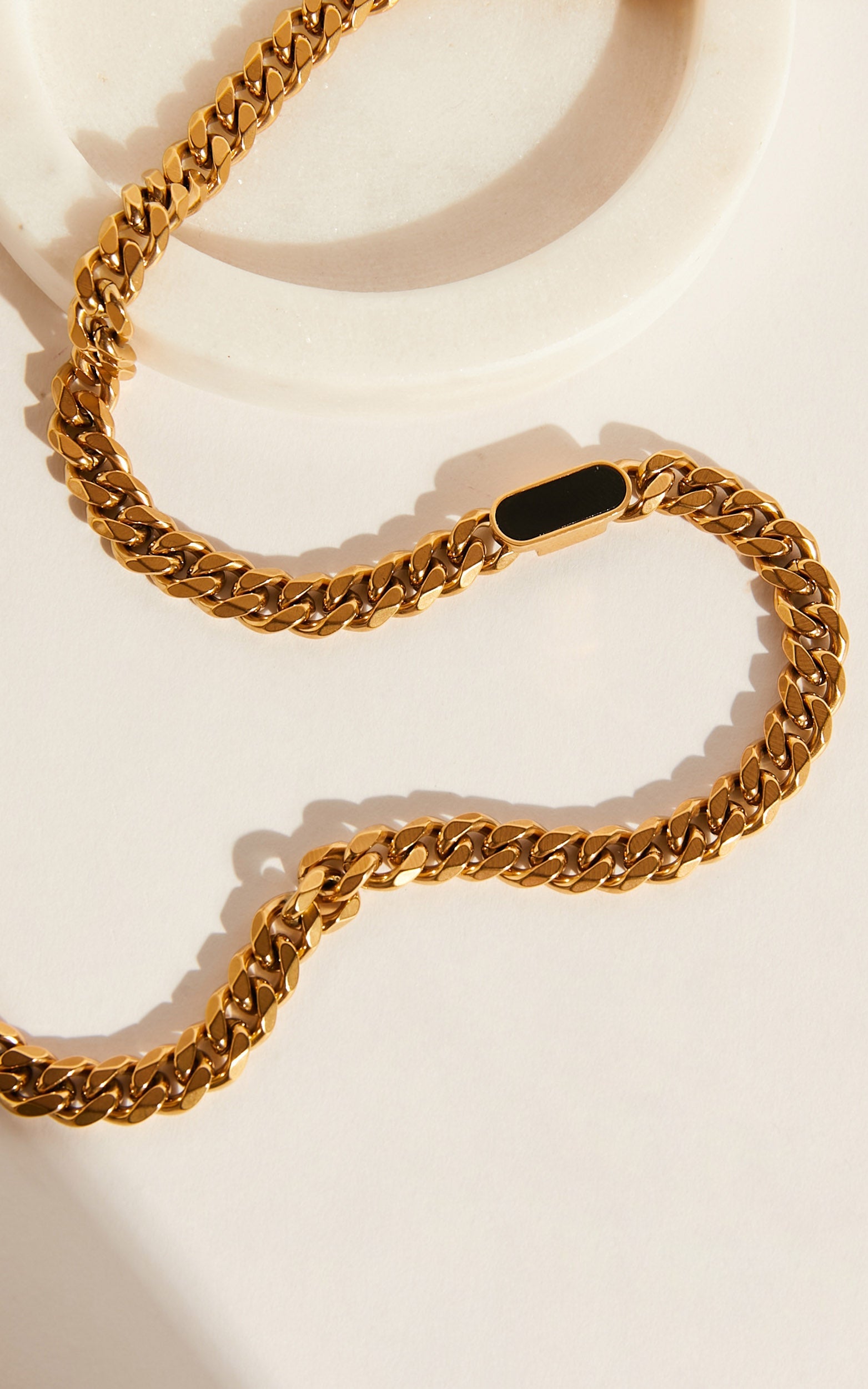 Finlay Black Pendant Chain Necklace in Gold