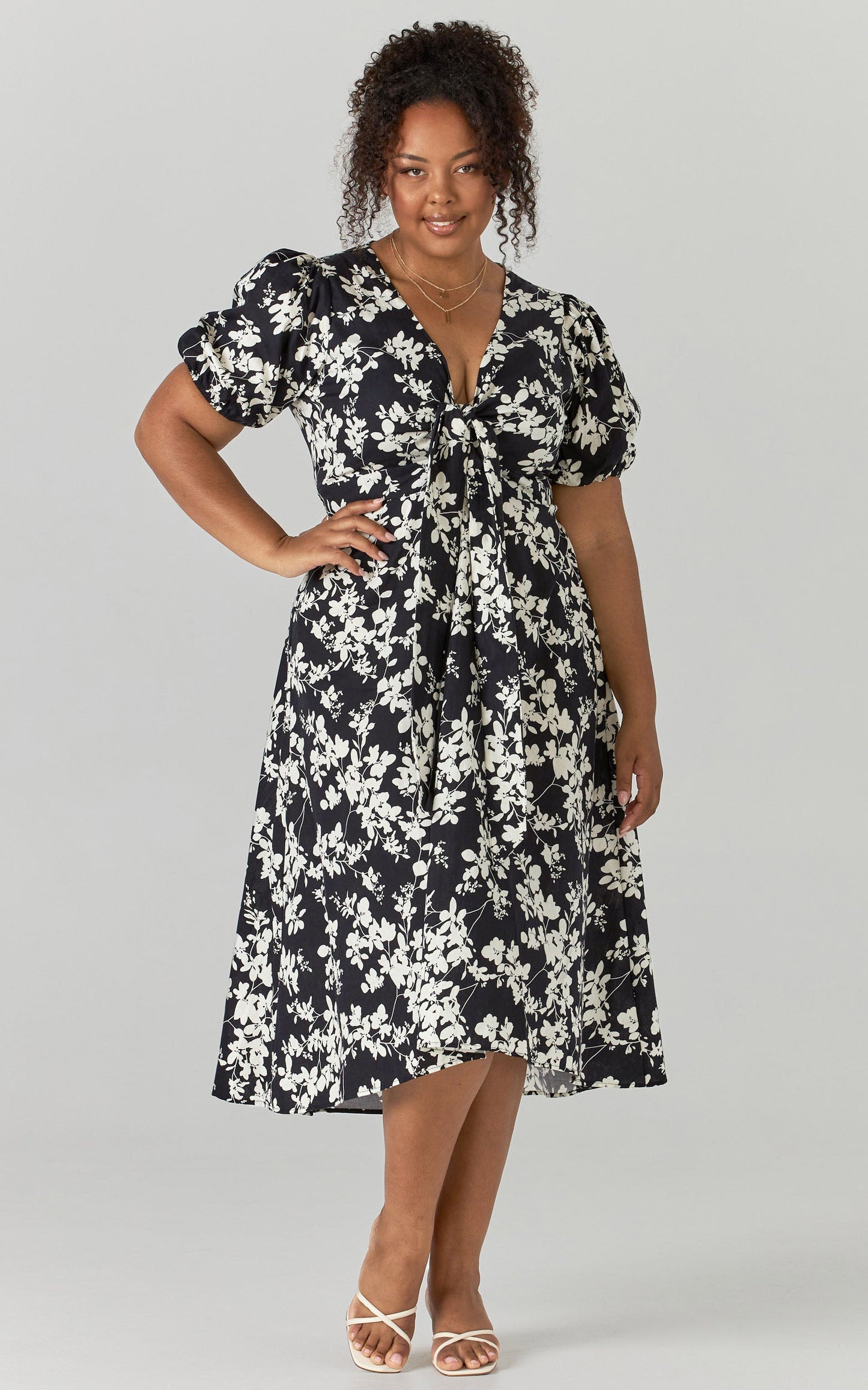 Geada Midi Dress - Printed Short Sleeve Dress in Monochromatic Print