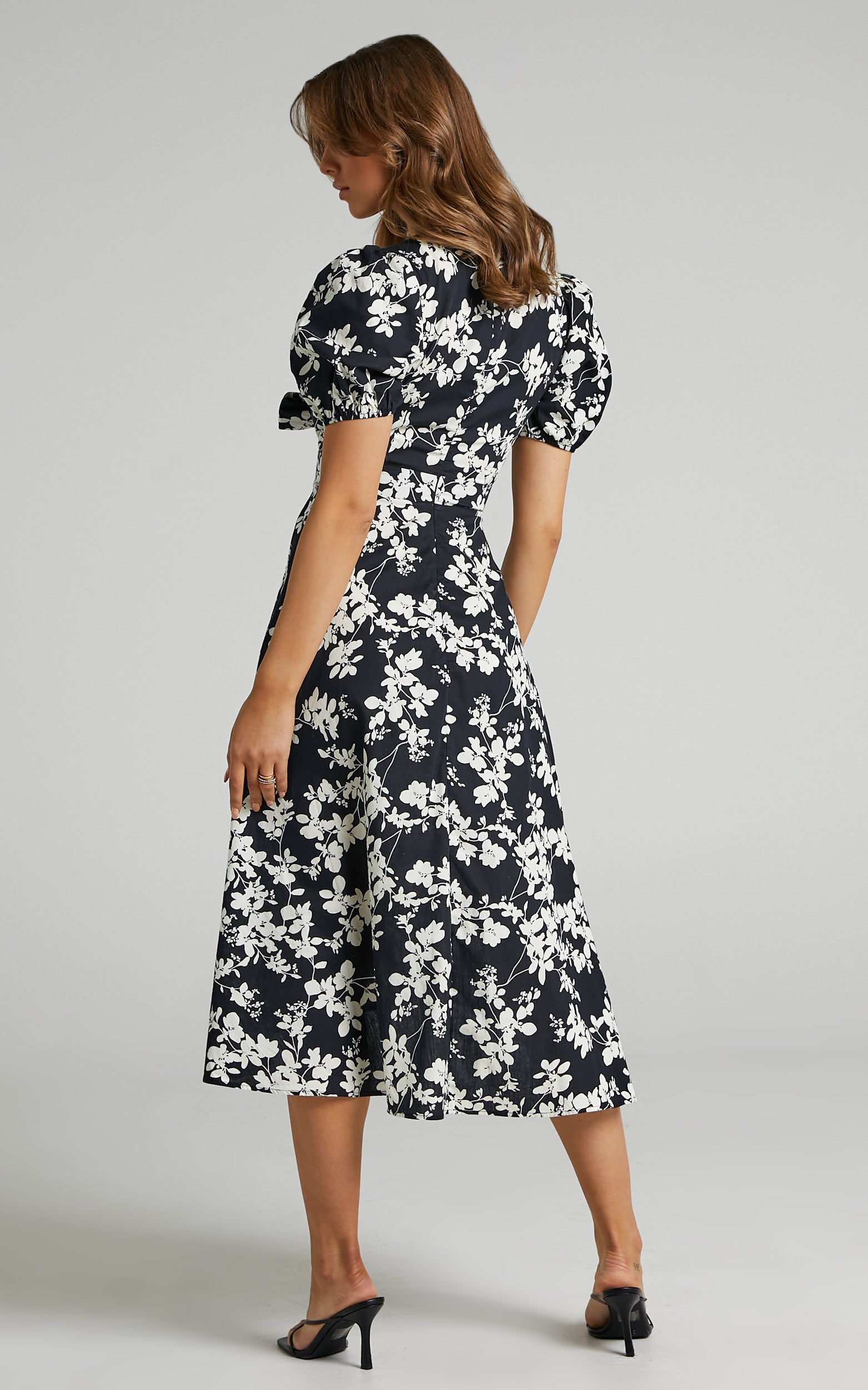 Geada Midi Dress - Printed Short Sleeve Dress in Monochromatic Print
