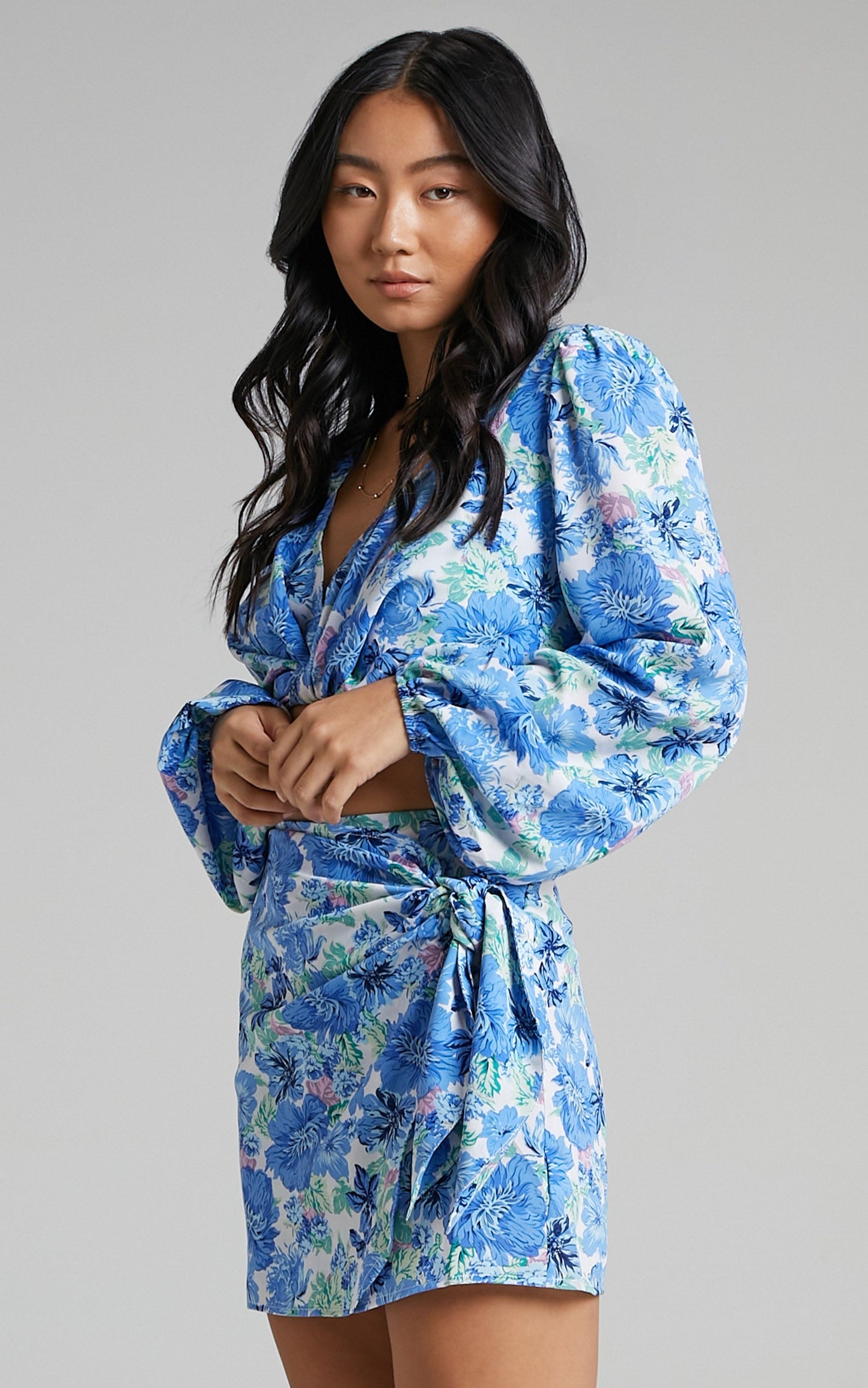 Geneve Printed Plunge Crop Top in Geneve Blue Floral