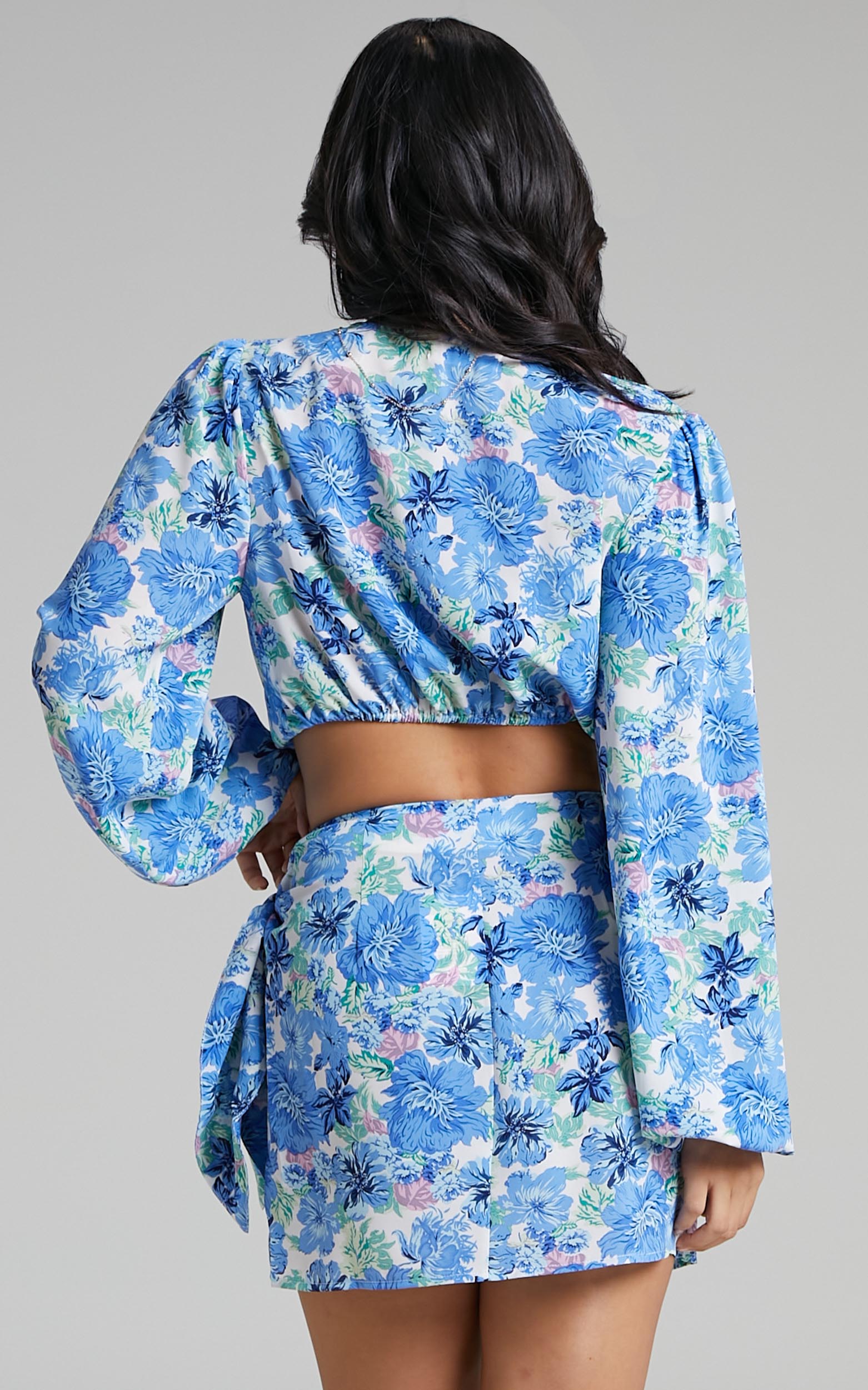 Geneve Printed Plunge Crop Top in Geneve Blue Floral