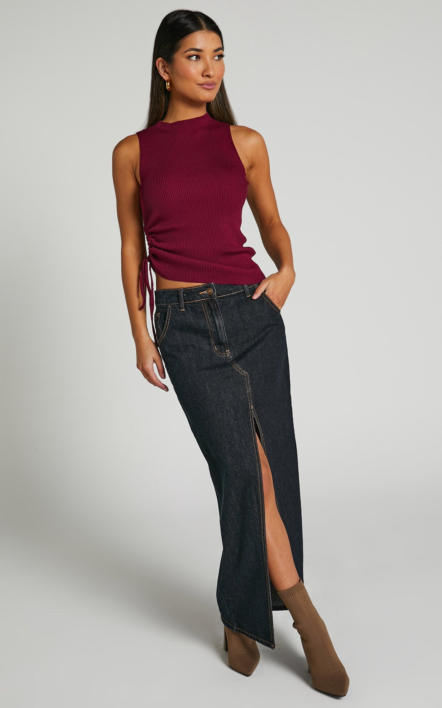 Giselli Top - Knit Ruched Side Tank Top in Plum