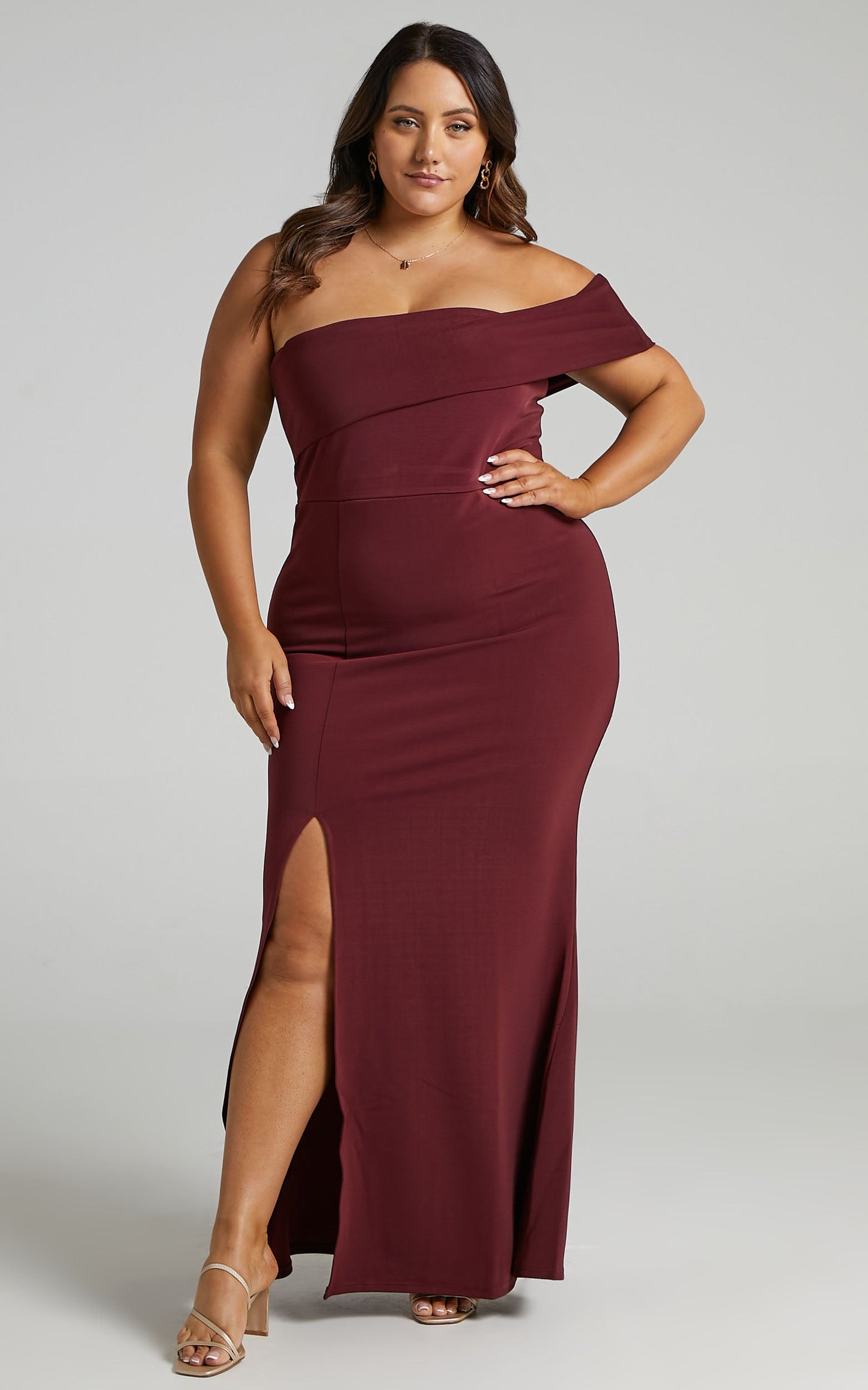 Glamour Girl Maxi Dress in Burgundy