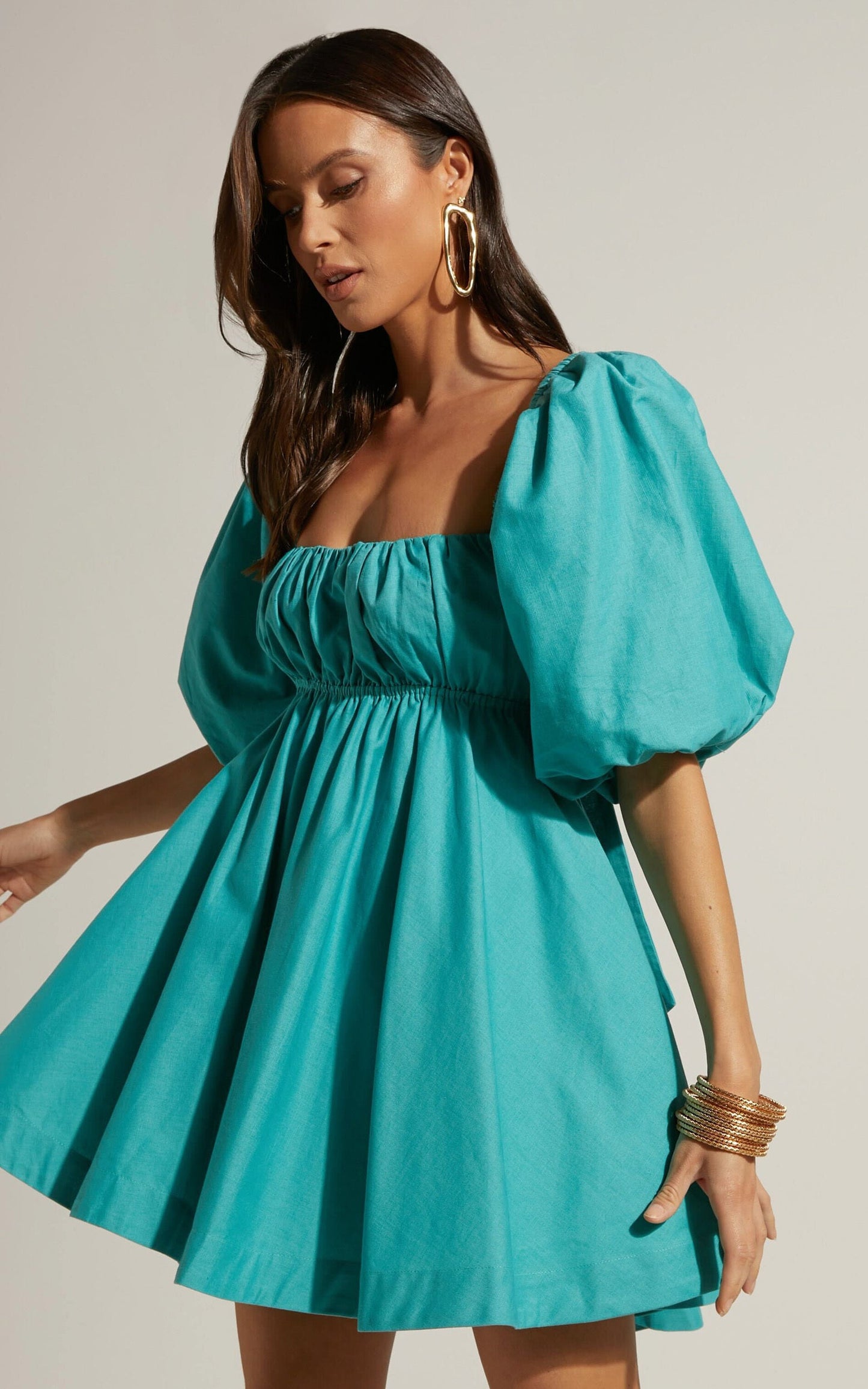 Amalie The Label - Hamyya Linen Blend Puff Sleeve Tie Back Babydoll Mini Dress in Moss