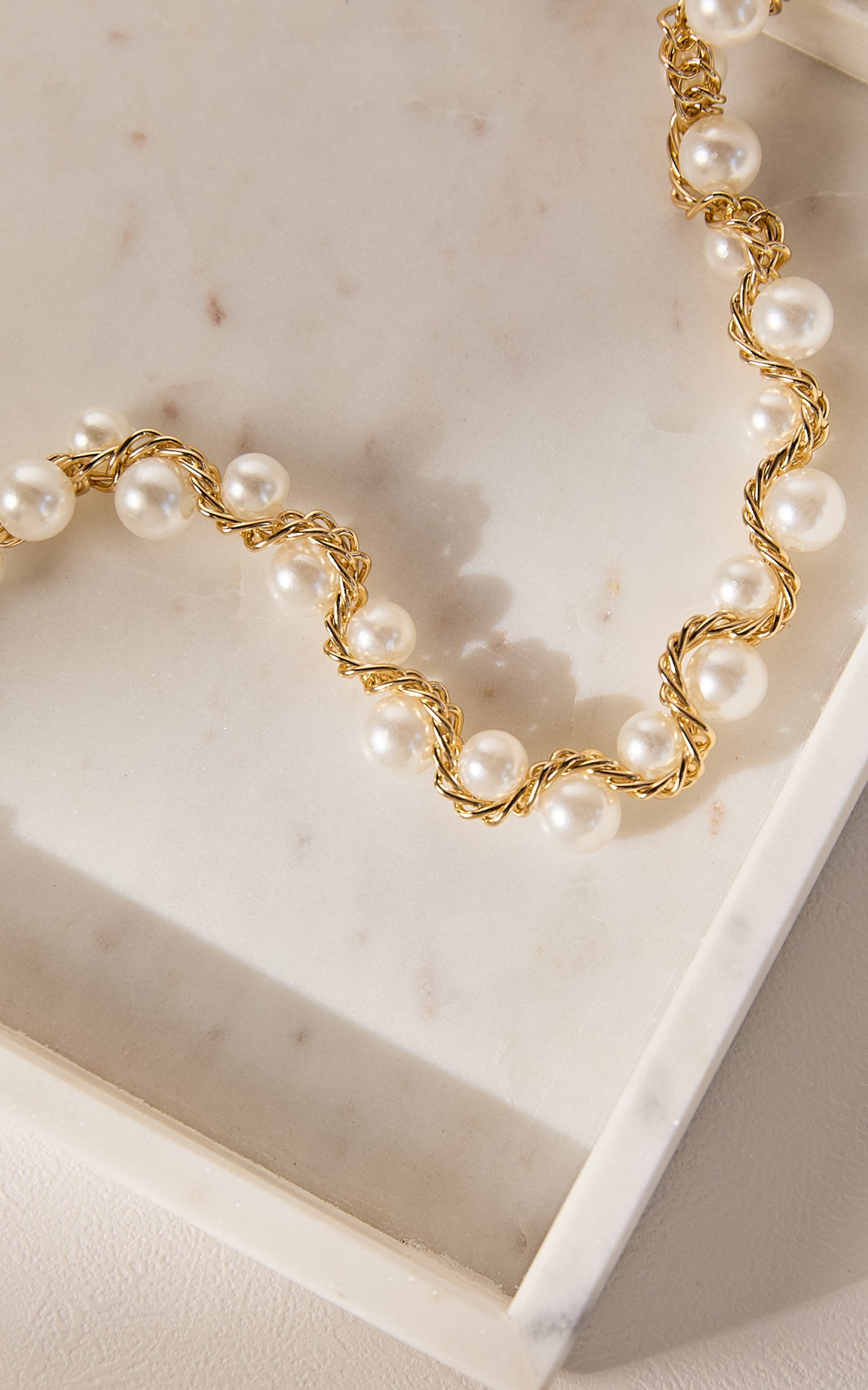 Jacqueline Necklace - Large Pearl and Gold Chain Detail Choker Necklace in White