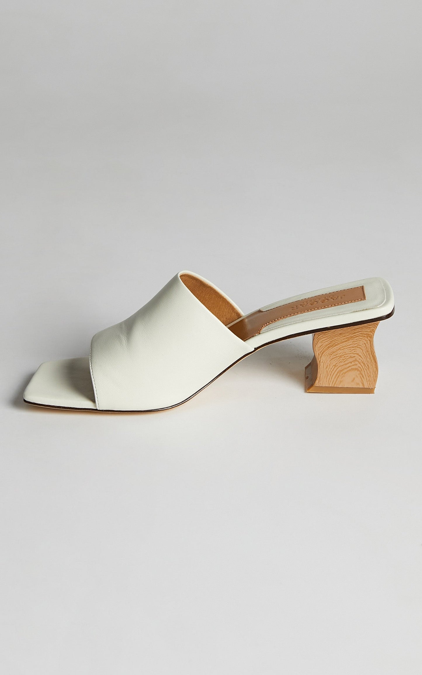 Jaggar The Label - Wave Block Heel in White