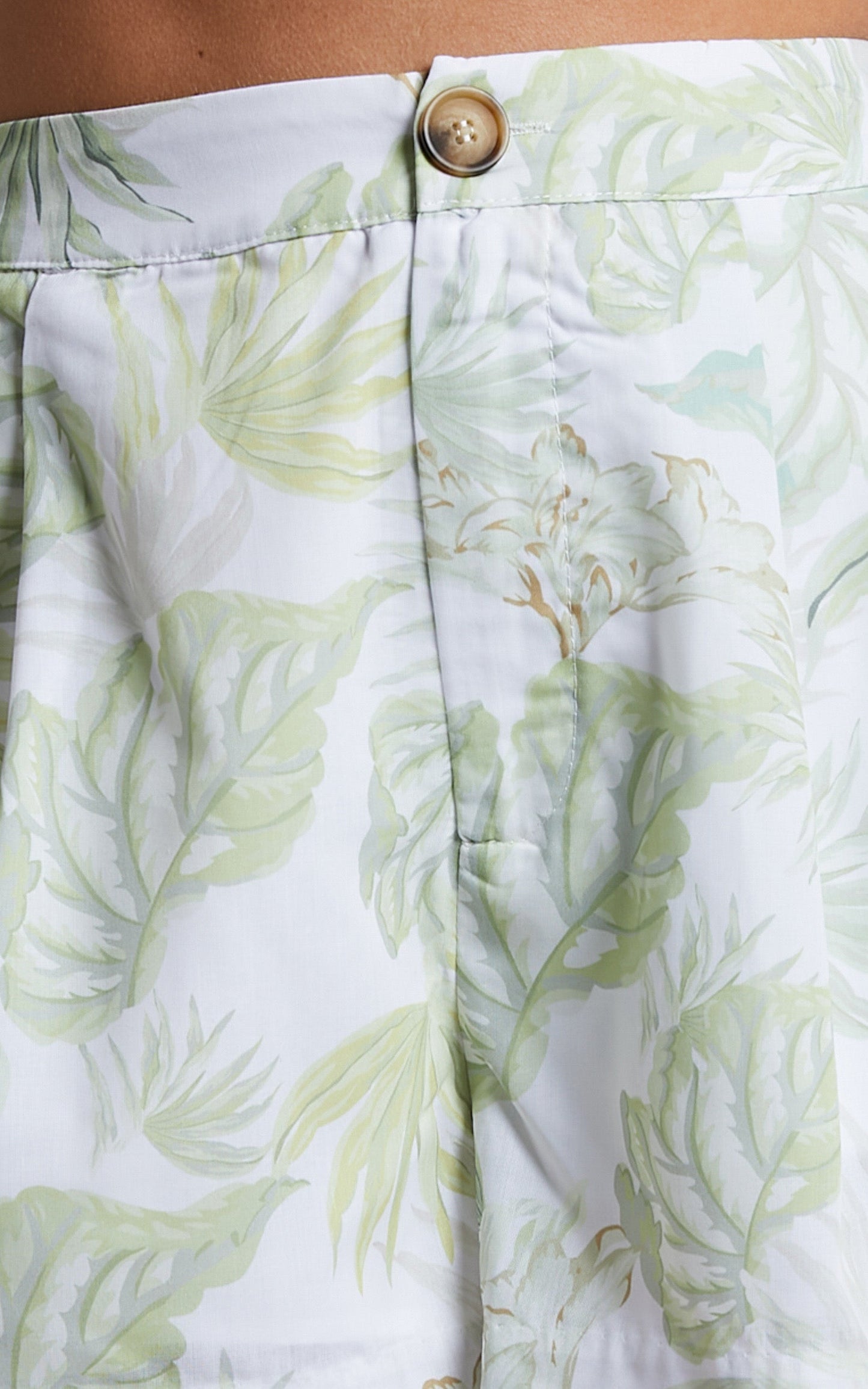 Jorina Shorts - Bermuda Shorts in Tropical Palm