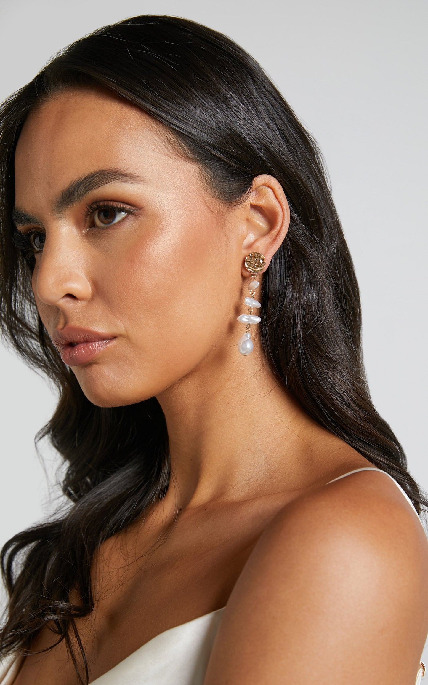 Narrie Earrings - Pearl Drop Earrings in Gold