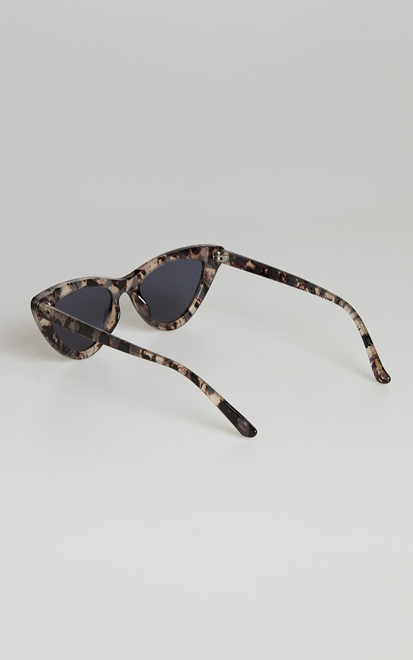 Kayleen Cat Eye Sunglasses in Leopard Grey