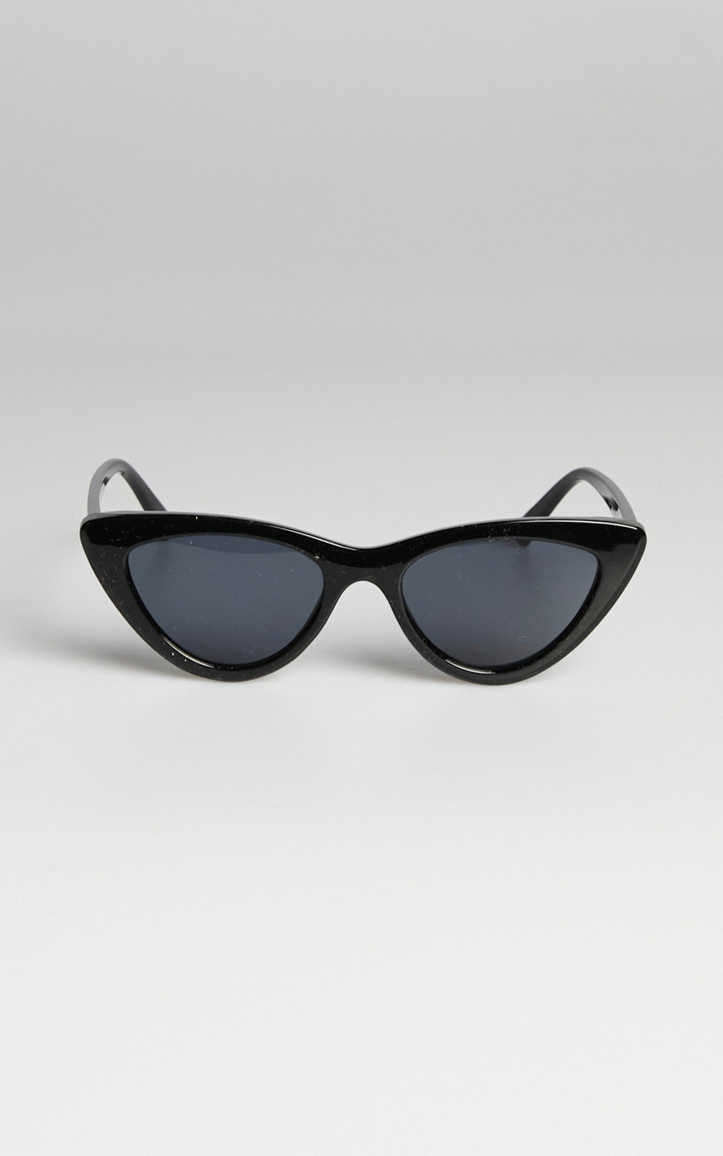 Kayleen Cat Eye Sunglasses in Black
