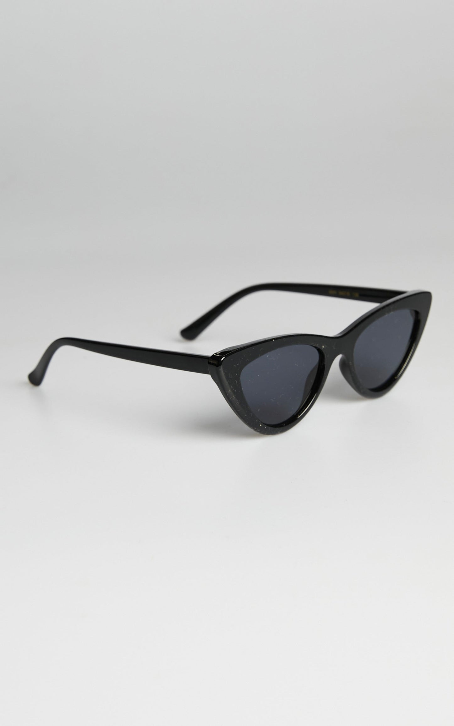 Kayleen Cat Eye Sunglasses in Black