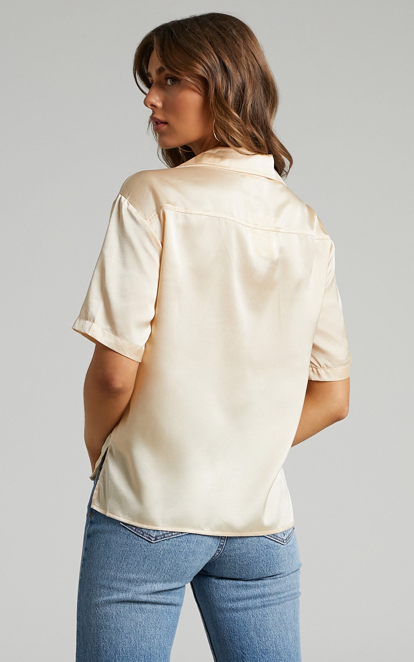 Kenzie Shirt - Collared Short Sleeve Shirt in Cream Satin