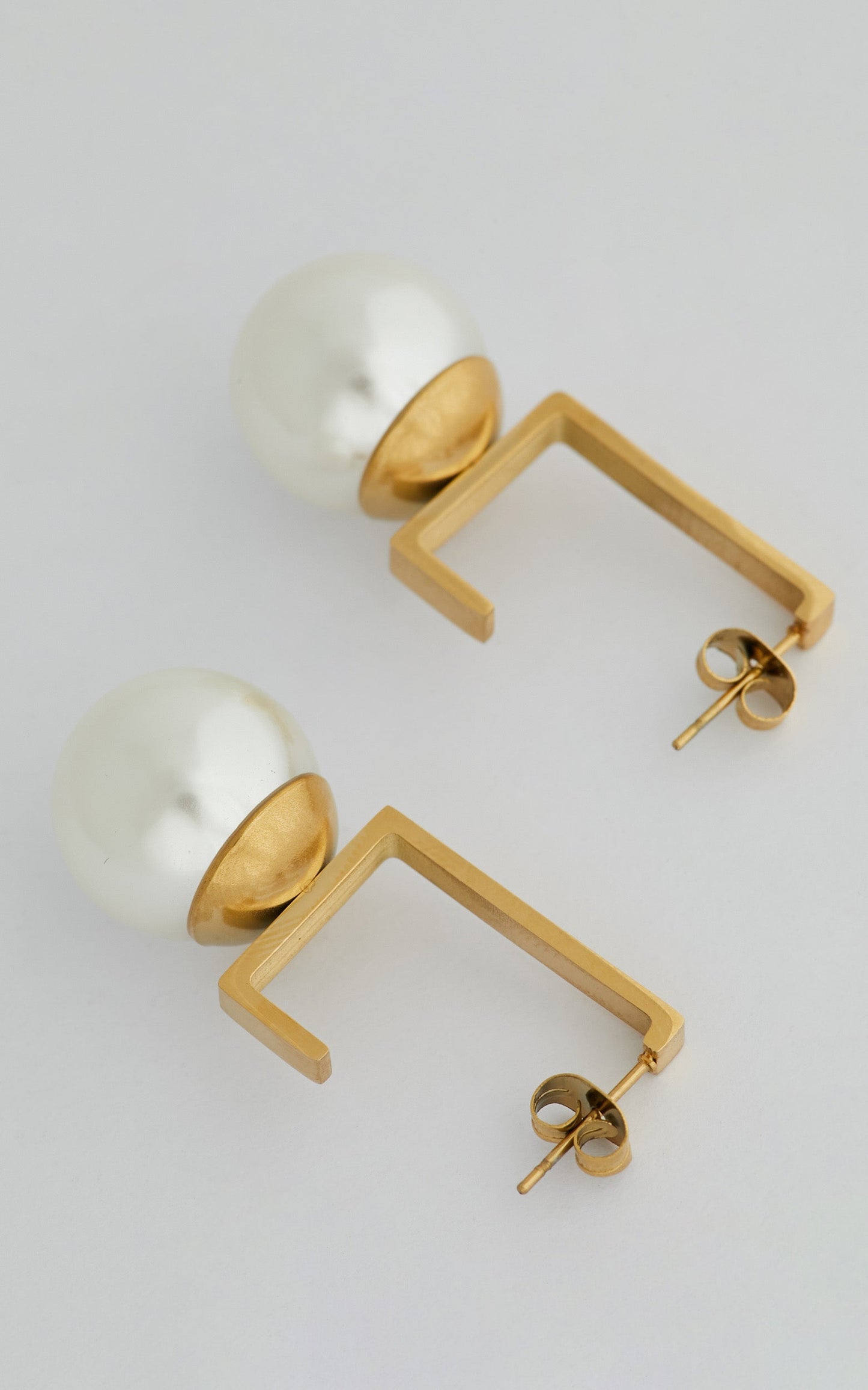 Kodi Earrings in Gold/Pearl