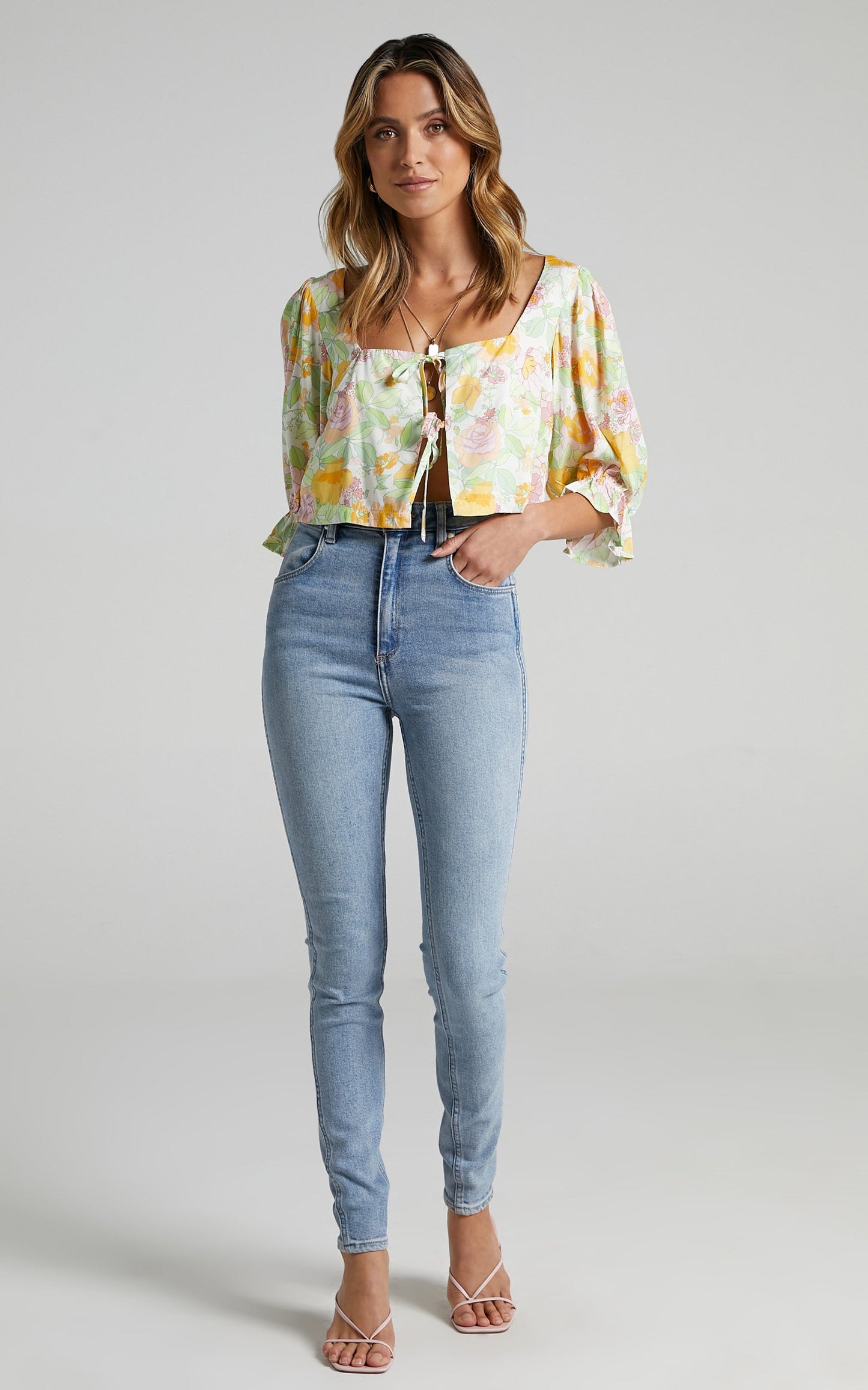 Kravia top in Linear Floral