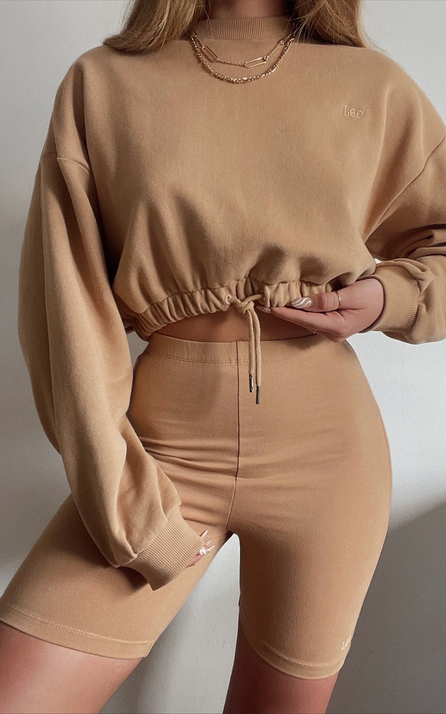 Lee - Cinched Sweatshirt in Iced Coffee
