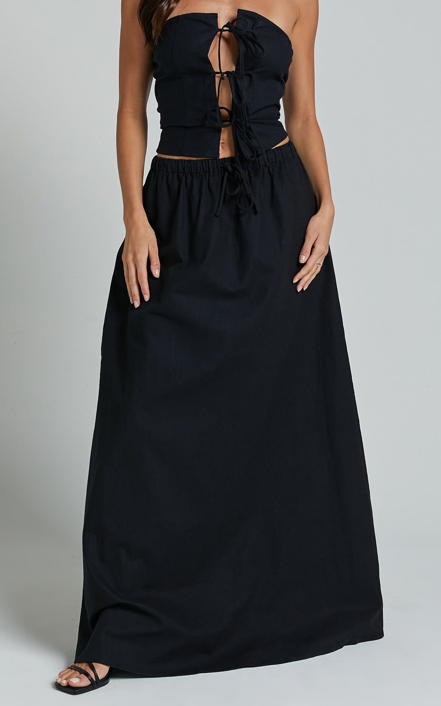 Lioness - Serene Maxi Skirt in ONYX