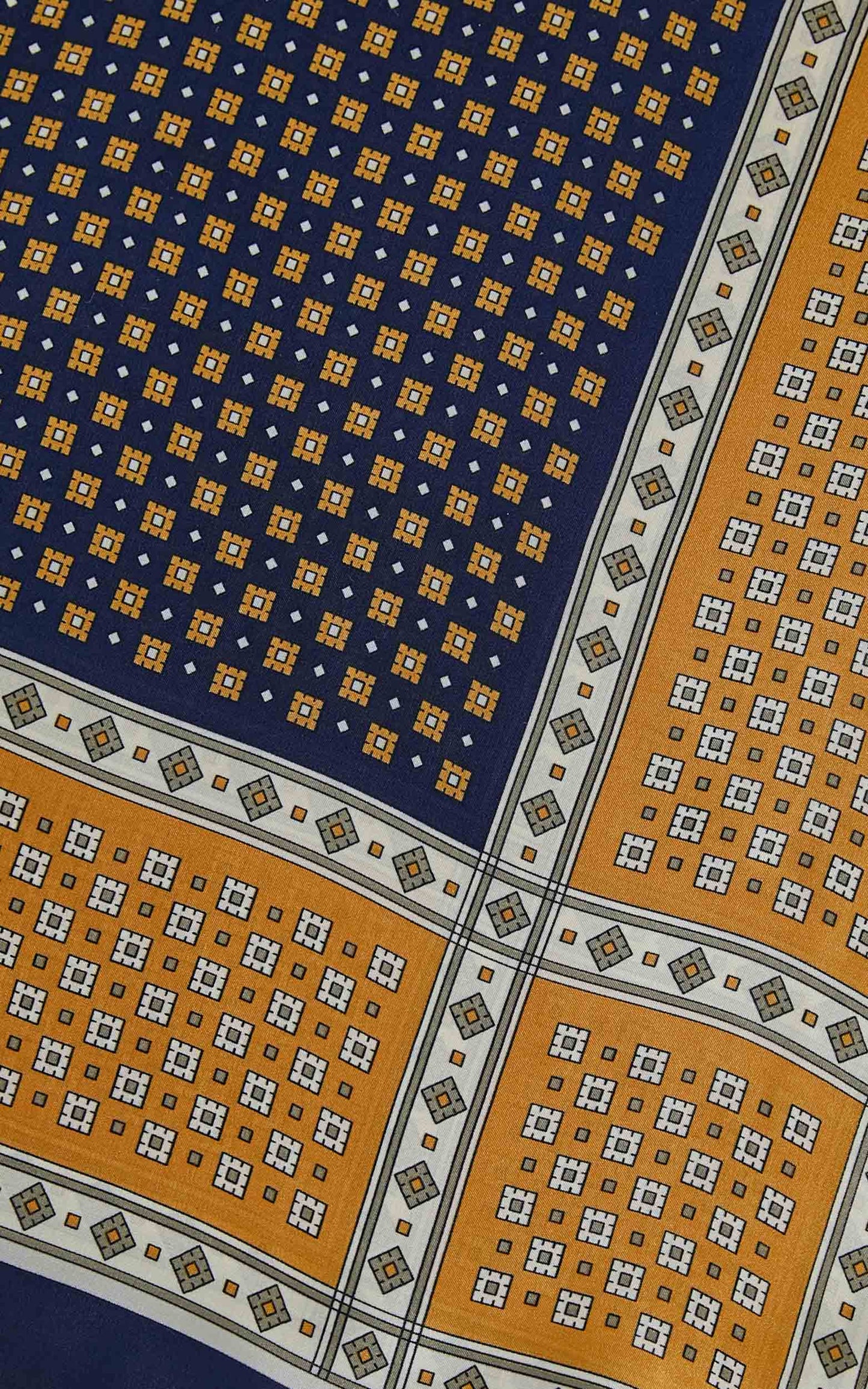 Larsen Scarf in Geo Print