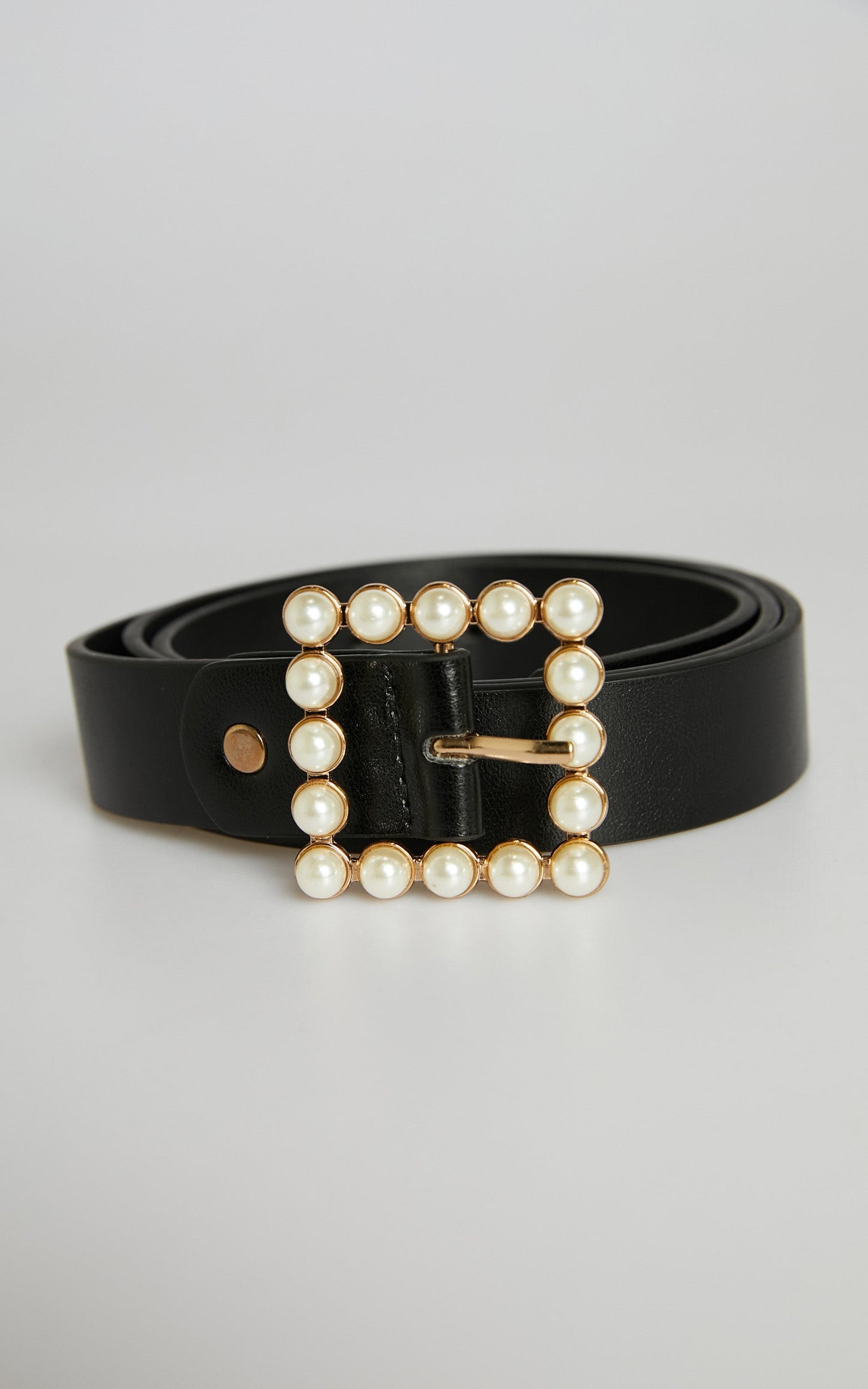 Lausanne Square Pearl Buckle Belt in Black