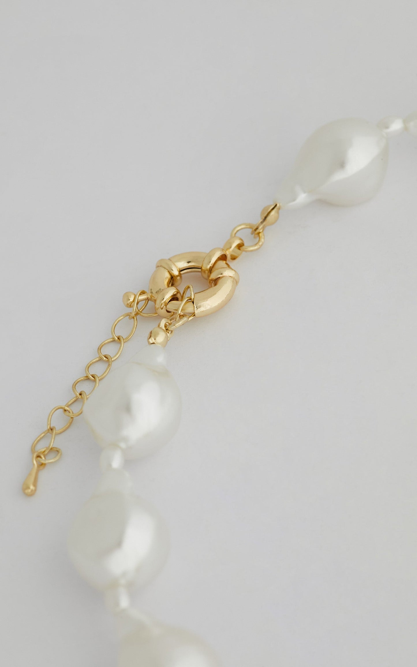Leela Necklace in Gold/Pearl