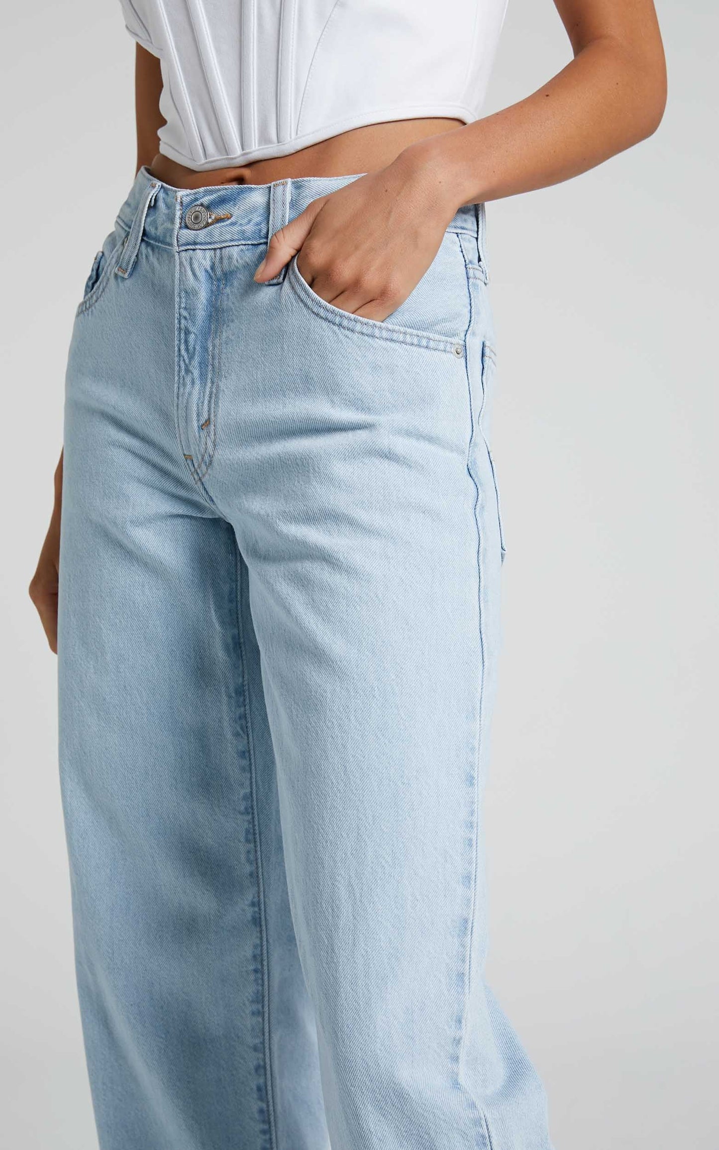 Levi's - Baggy Dad Jeans in LIGHT SUGAR - LIGHT INDIGO STONEWASH