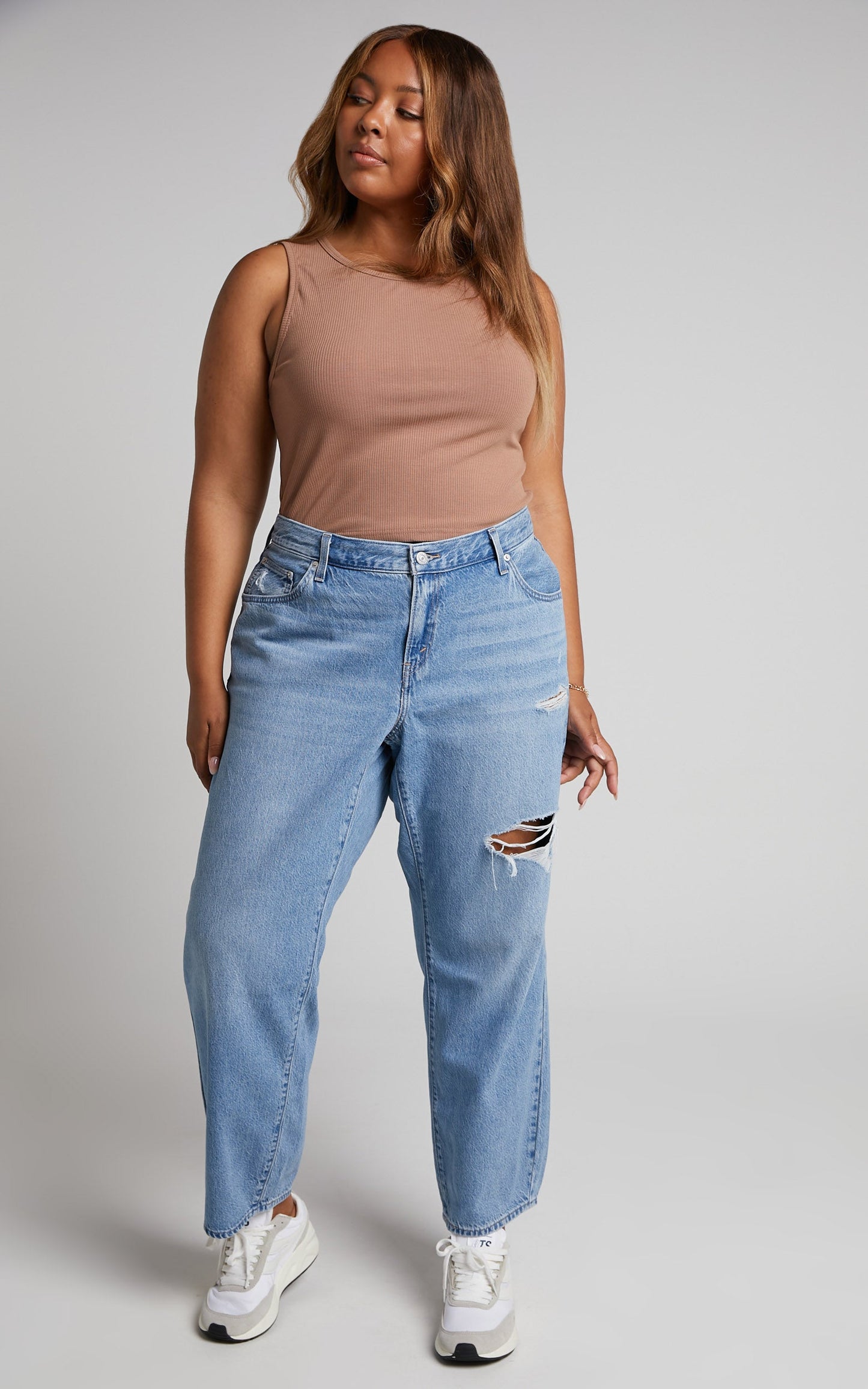 Levi's Curve - Baggy Dad Jean in In the Middle w Damage - Indigo Destructed