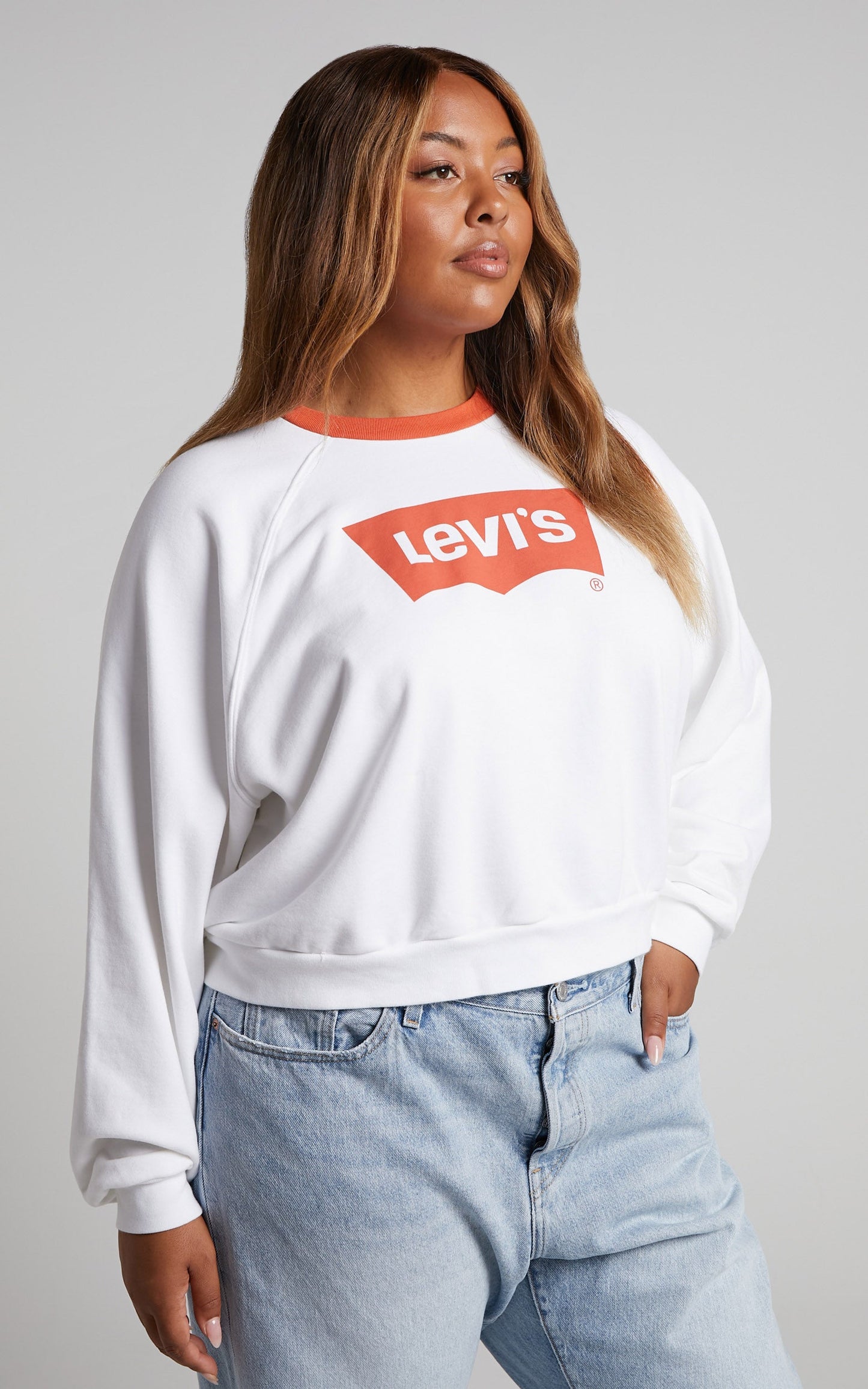 Levi's Curve - Vintage Raglan Crew in Bright White/Orange Rust