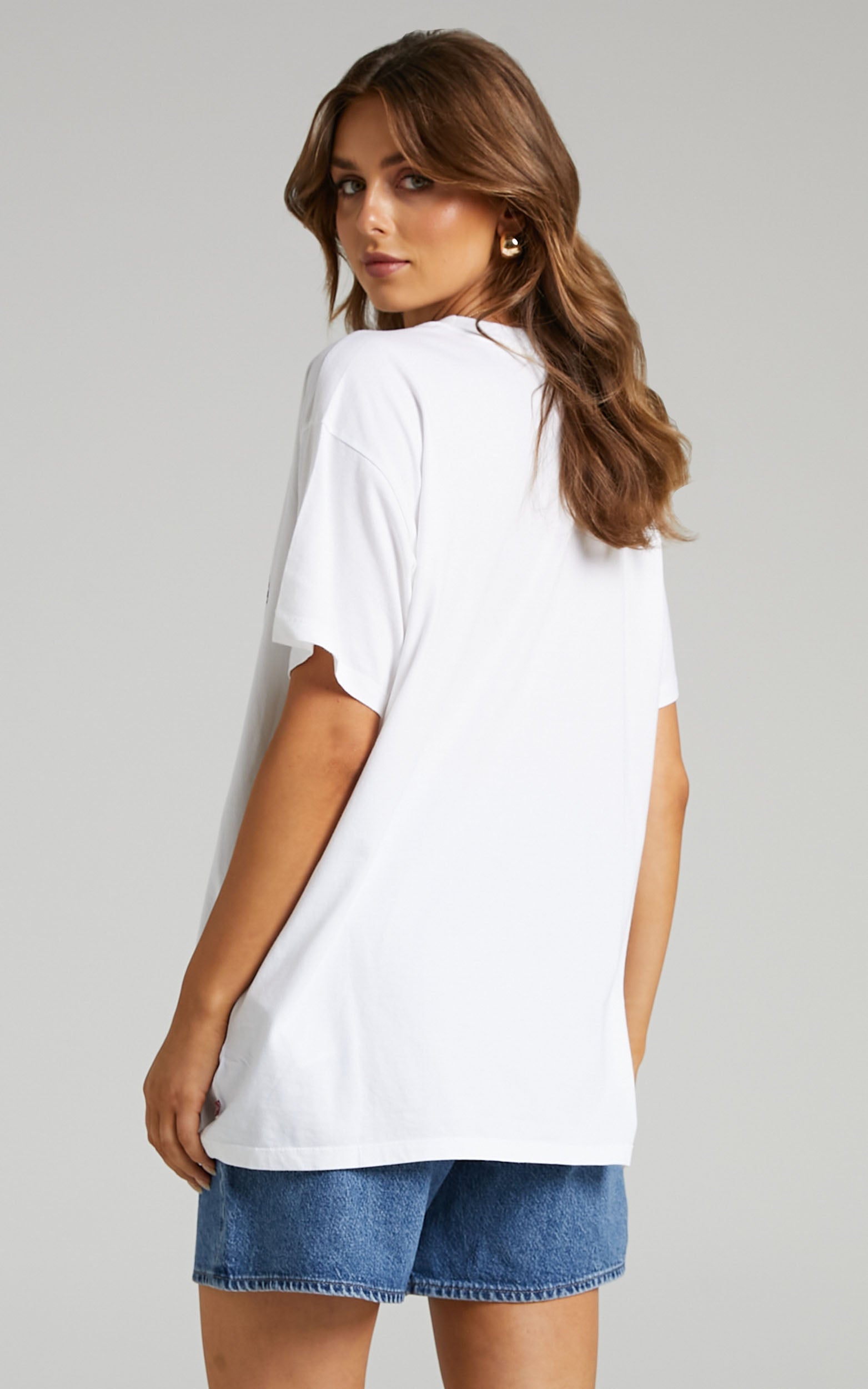 Levi's - Graphic Roadtrip Tee in Hello Darkness Bambi White
