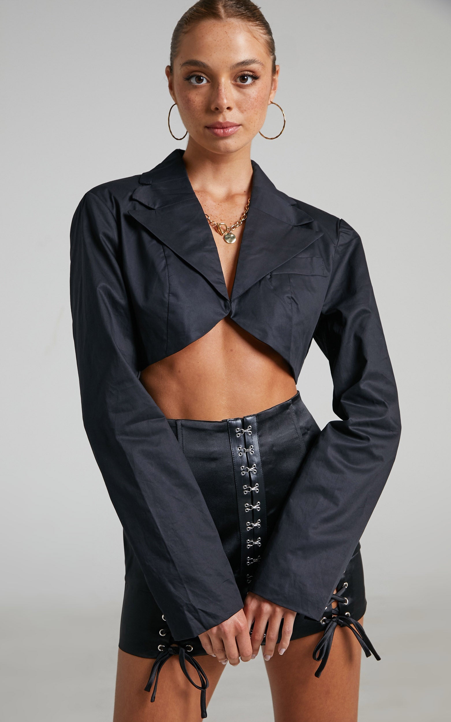 Lioness - Gwyneth Crop Shirt in Black